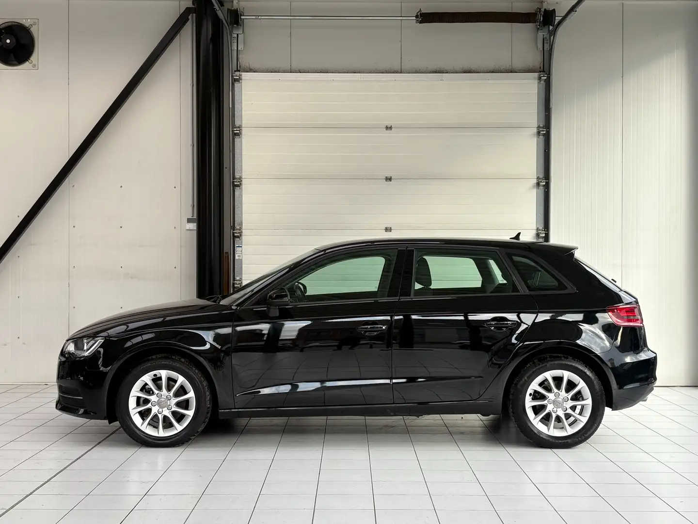 Audi A3 Sportback 1.2 TFSI *GPS * PDC * JANTE * SPORT* Schwarz - 2