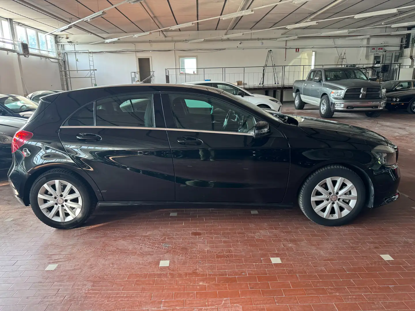 Mercedes-Benz A 180 Business Negro - 2