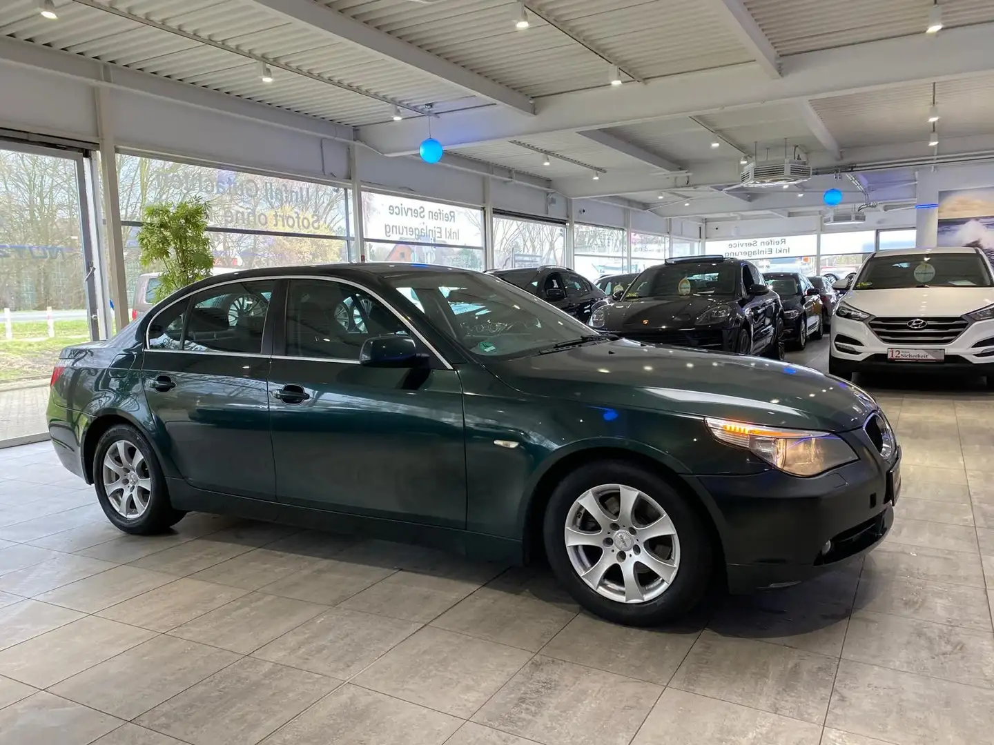 BMW 520 i Benzin *Schalter*Klima*TÜV NEU* Grün - 2