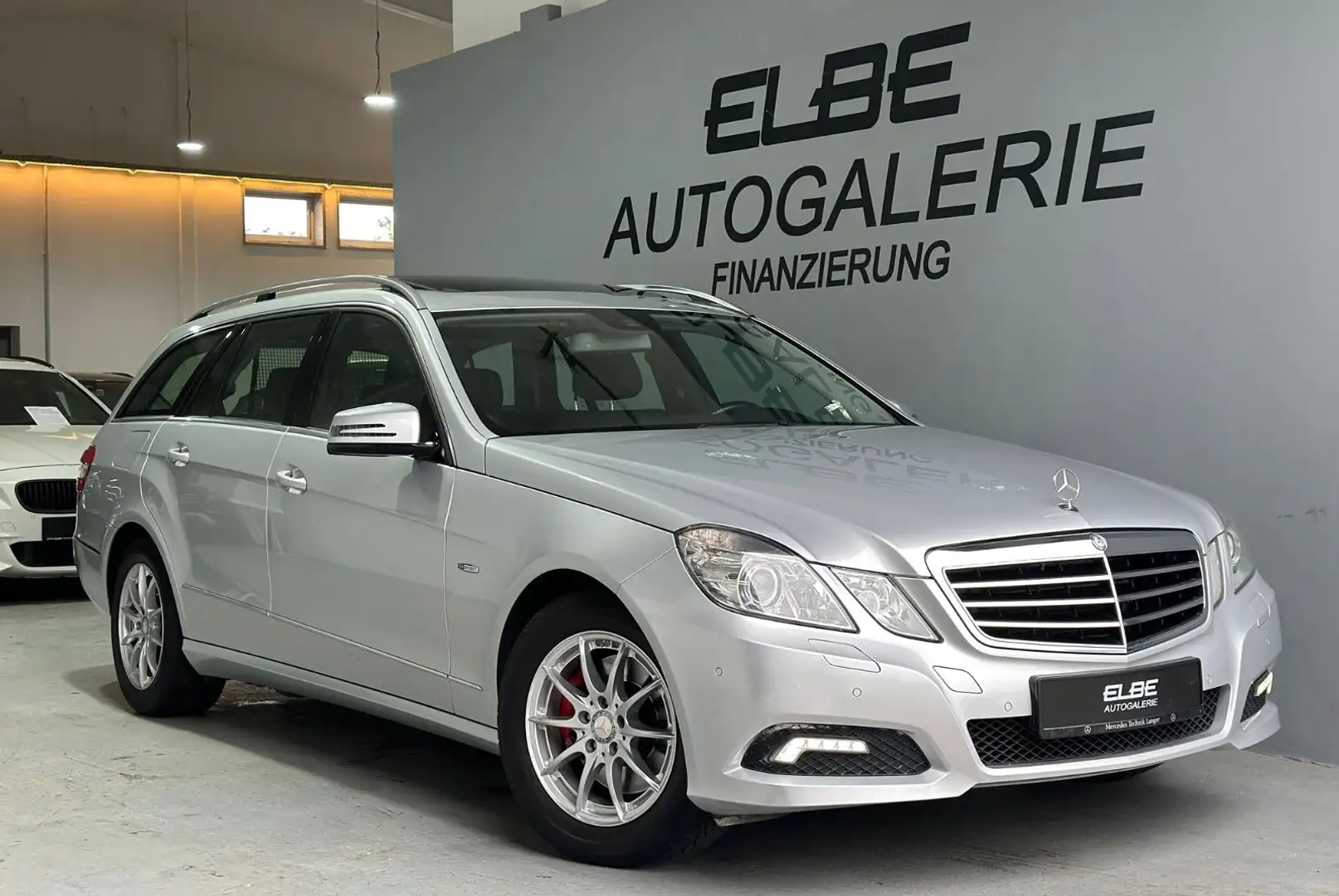 Mercedes-Benz E 350 CGI T BlueEfficiency 7G-Tronic Avantgarde Silber - 1