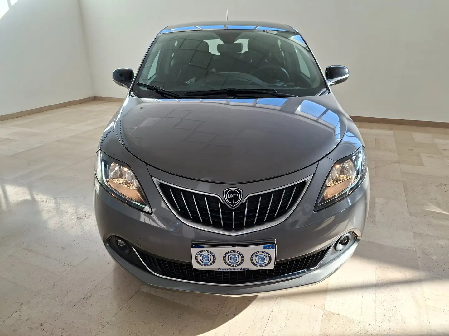 Lancia Ypsilon 1.0 firefly hybrid Gold s&s KM 39.130 !!! Grigio - 2