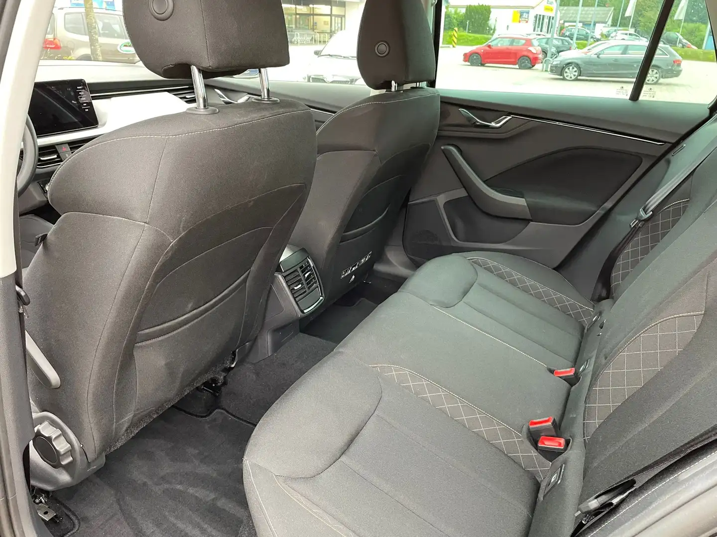 Skoda Kamiq Drive 125 Schwarz - 2