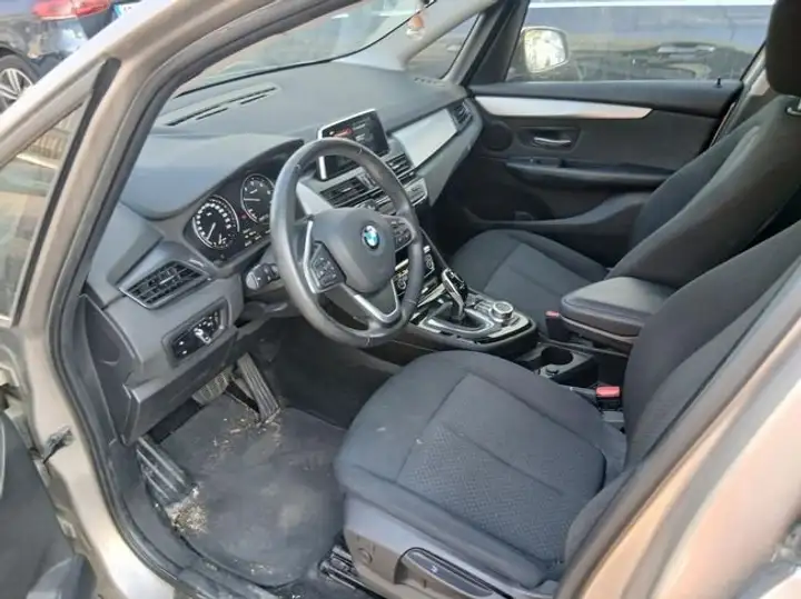 BMW Serie 2 216d (F46) 2022, foto 13