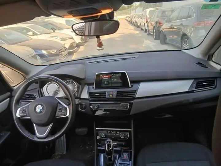 BMW Serie 2 216d (F46) 2022, foto 16