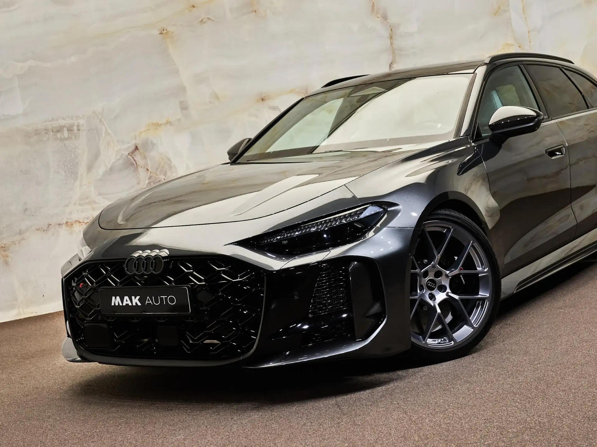 Audi RS5 Coupe 2026 블랙 사진 4