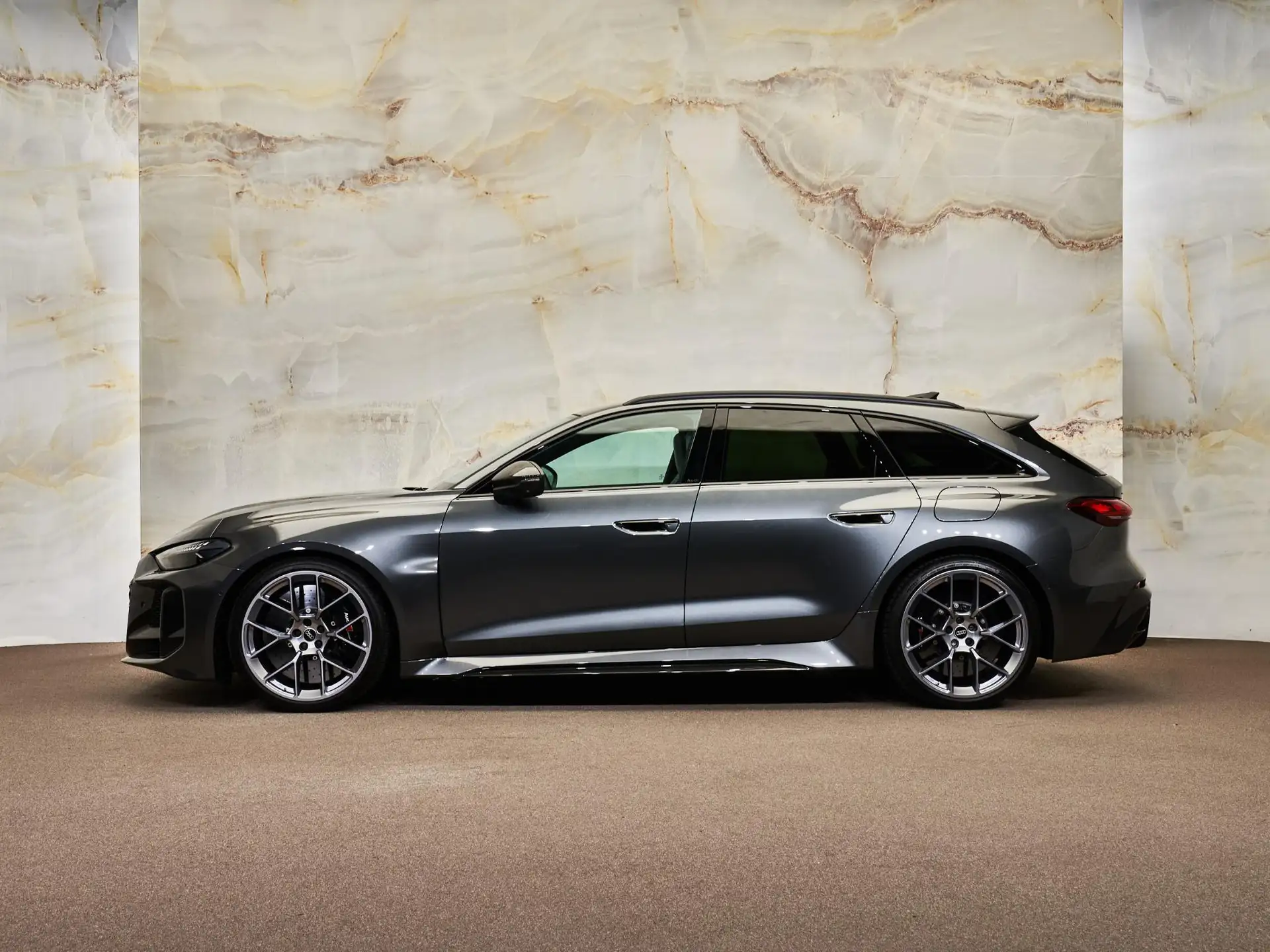 Audi RS5 Coupe 2026 블랙 사진 2