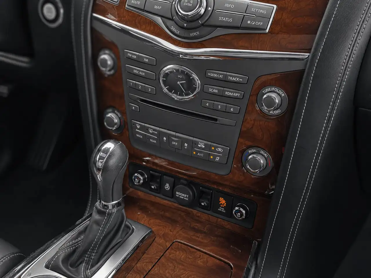 Infiniti QX80 fotografie Infiniti QX80