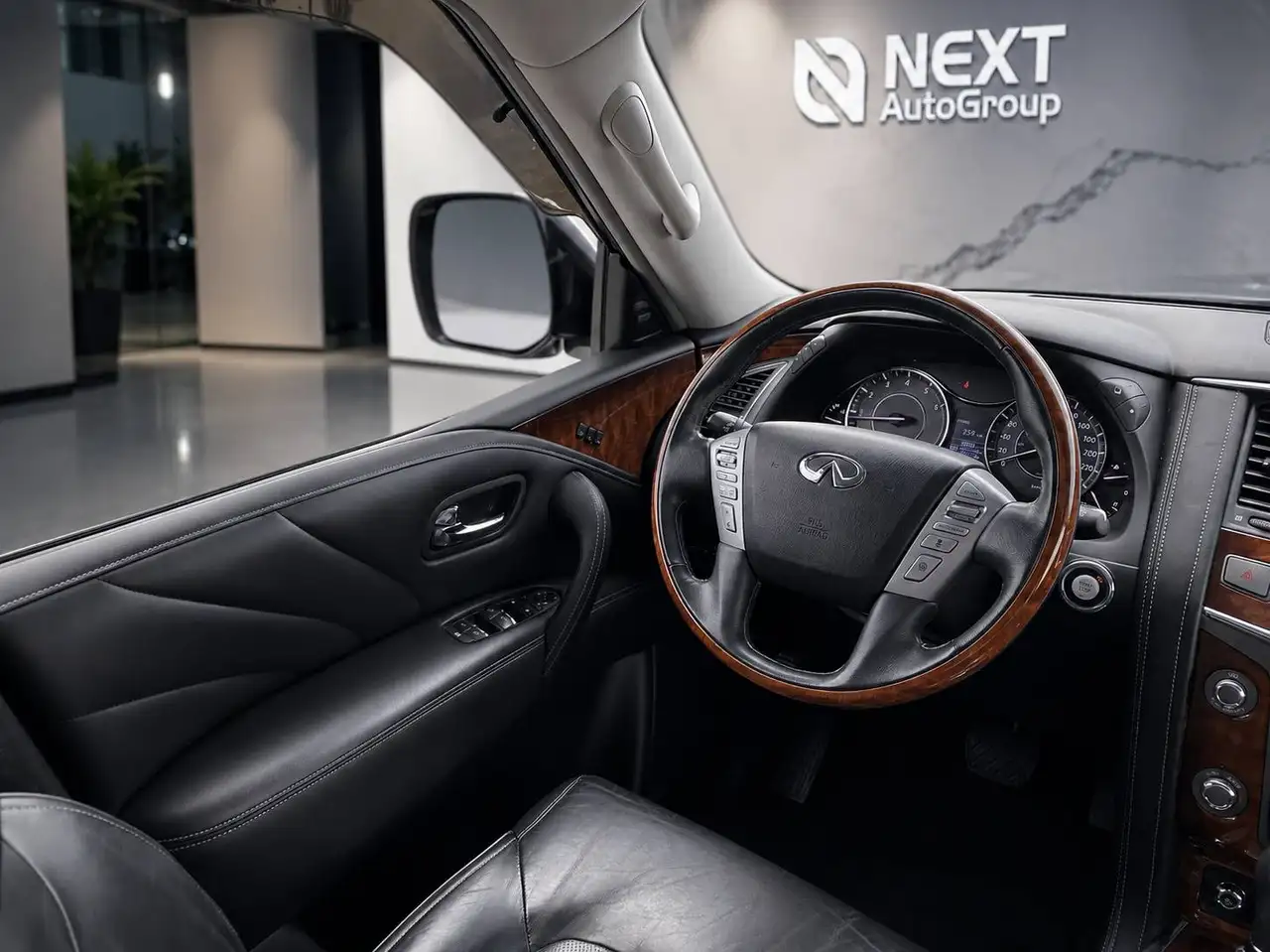 Infiniti QX80 fotografie Infiniti QX80