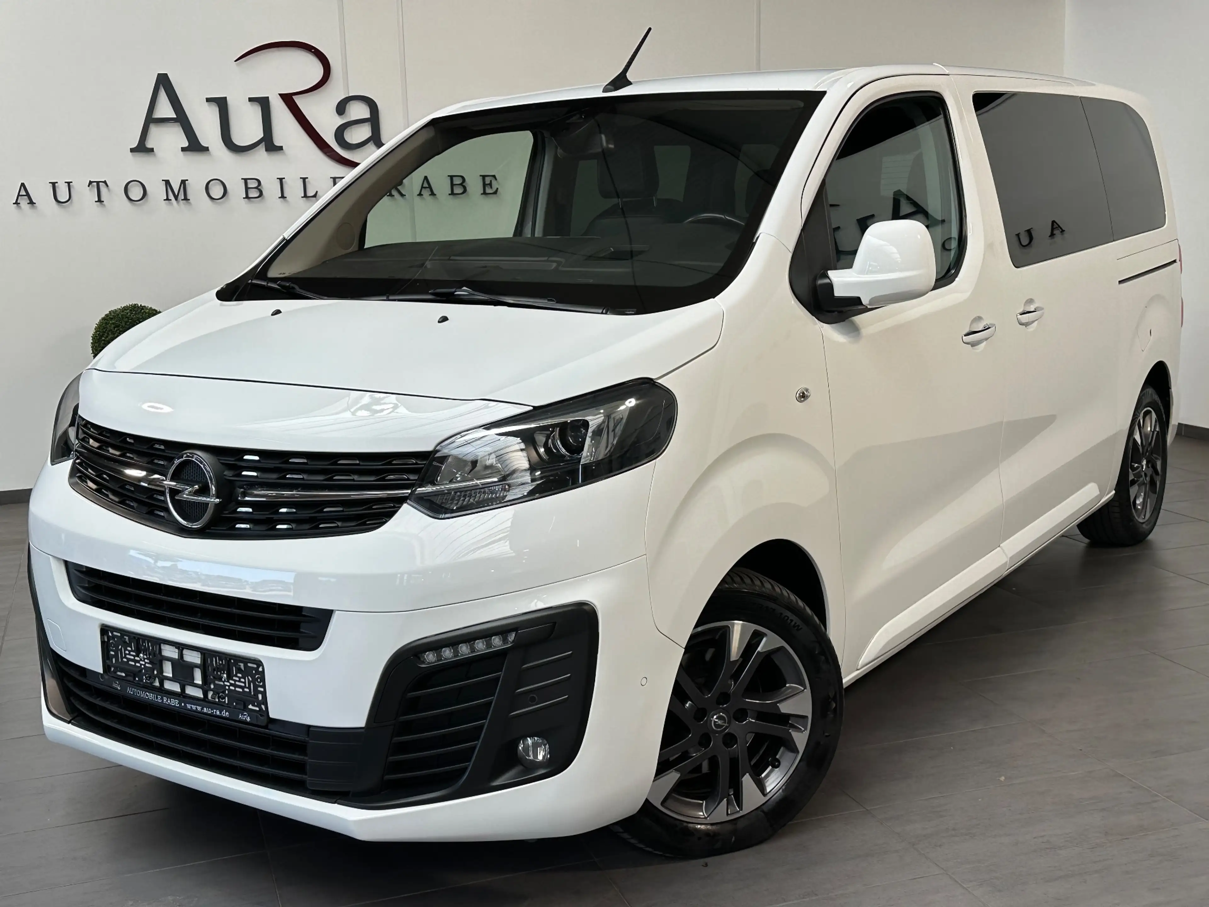 Opel Zafira Life L2H1 2.0 Diesel NAV+PANORAMA+AHK+HUD+SHZ+17ZOLL