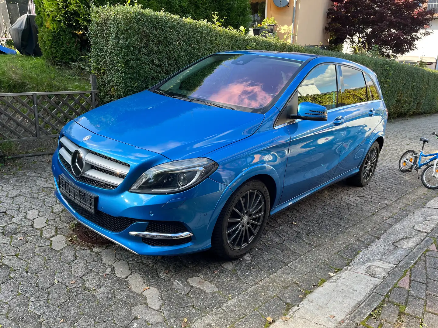 Mercedes-Benz B Electric Drive B-Class 250 eDrive (242.890) Blau - 1