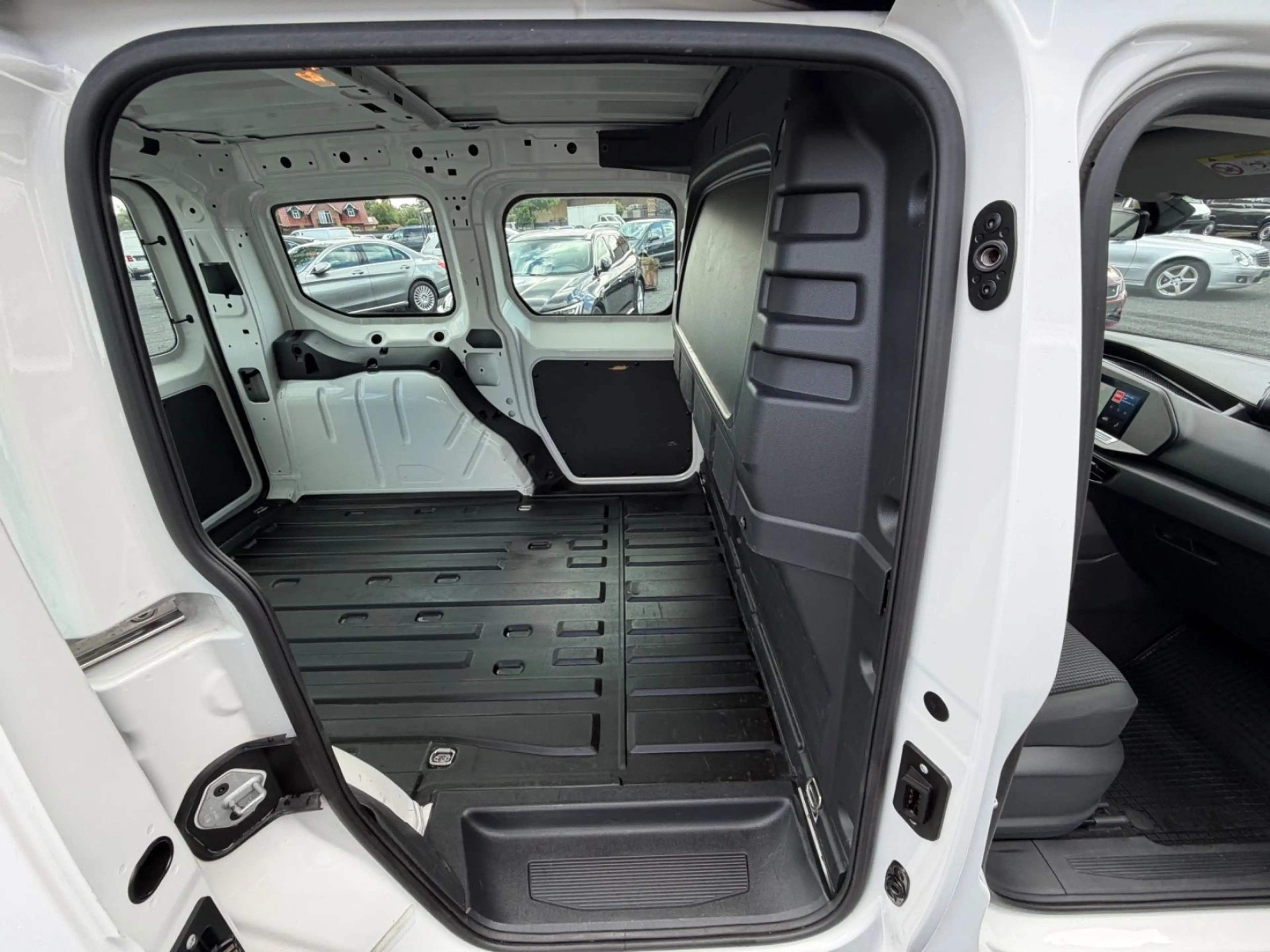 Volkswagen Caddy 2,0TDI Cargo Navi Klimatr. Sitzh. 1.Hand — photo 15