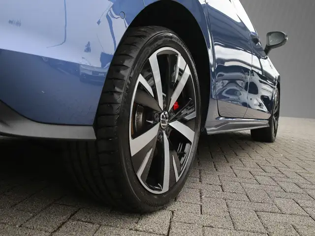 Volkswagen Golf view 6