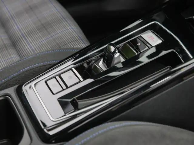 Volkswagen Golf view 10