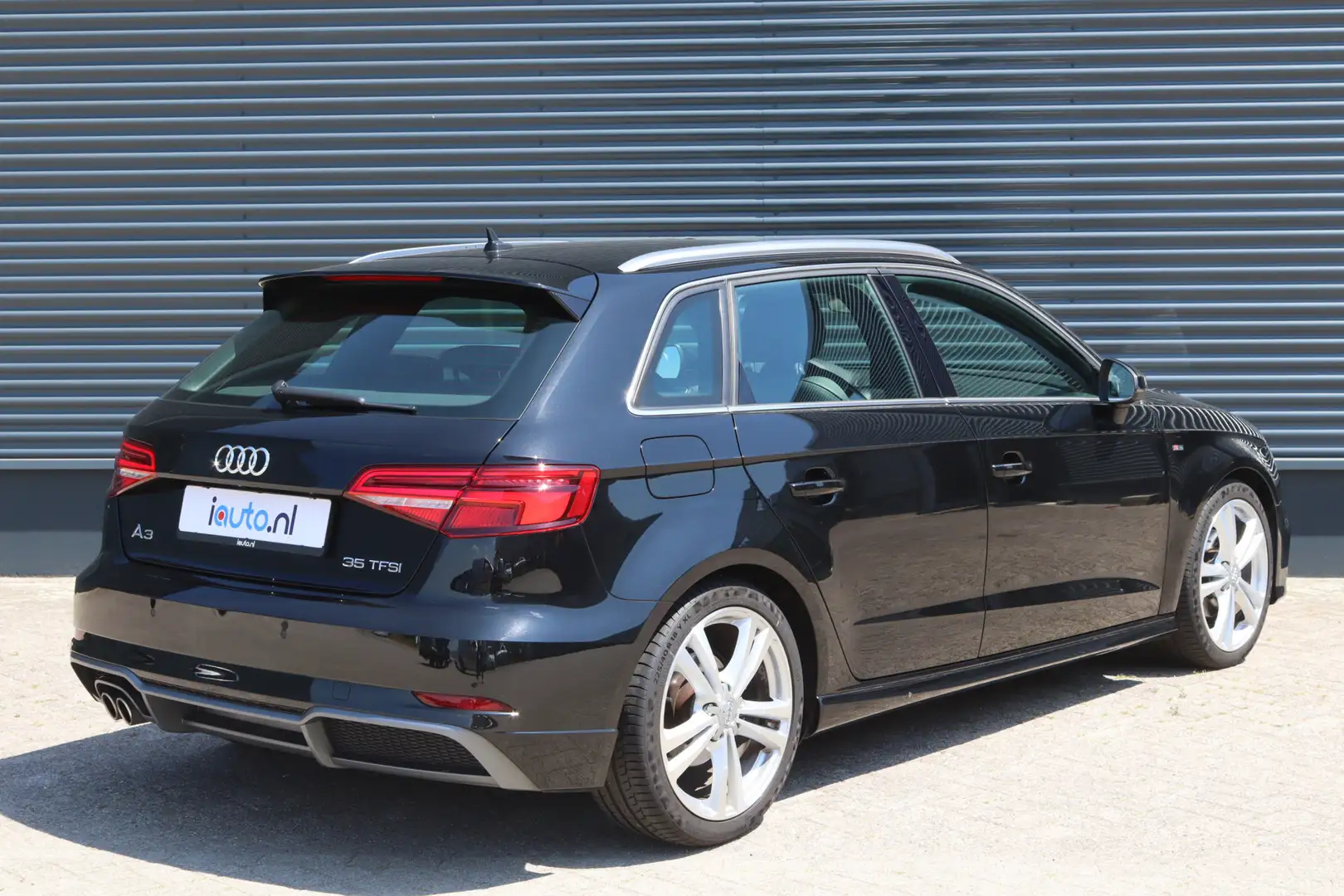 Audi A3 Sportback 35 TFSI CoD Advance Sport S-Line/Virtual Zwart - 2
