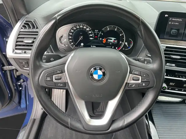 BMW X3 view 11