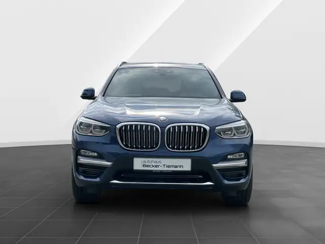 BMW X3 view 8