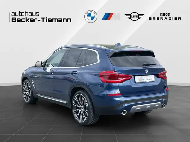BMW X3 view 4
