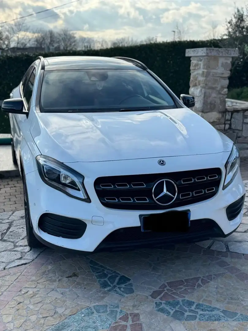 Mercedes-Benz GLA 200 GLA-X156 2017d Night Edition 4matic auto Bianco - 1