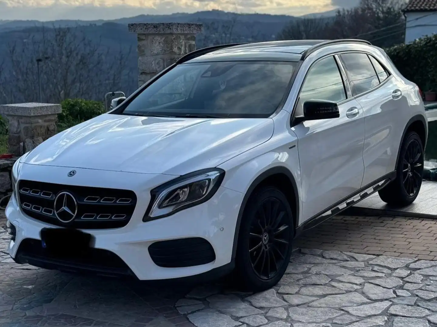 Mercedes-Benz GLA 200 GLA-X156 2017d Night Edition 4matic auto Bianco - 2