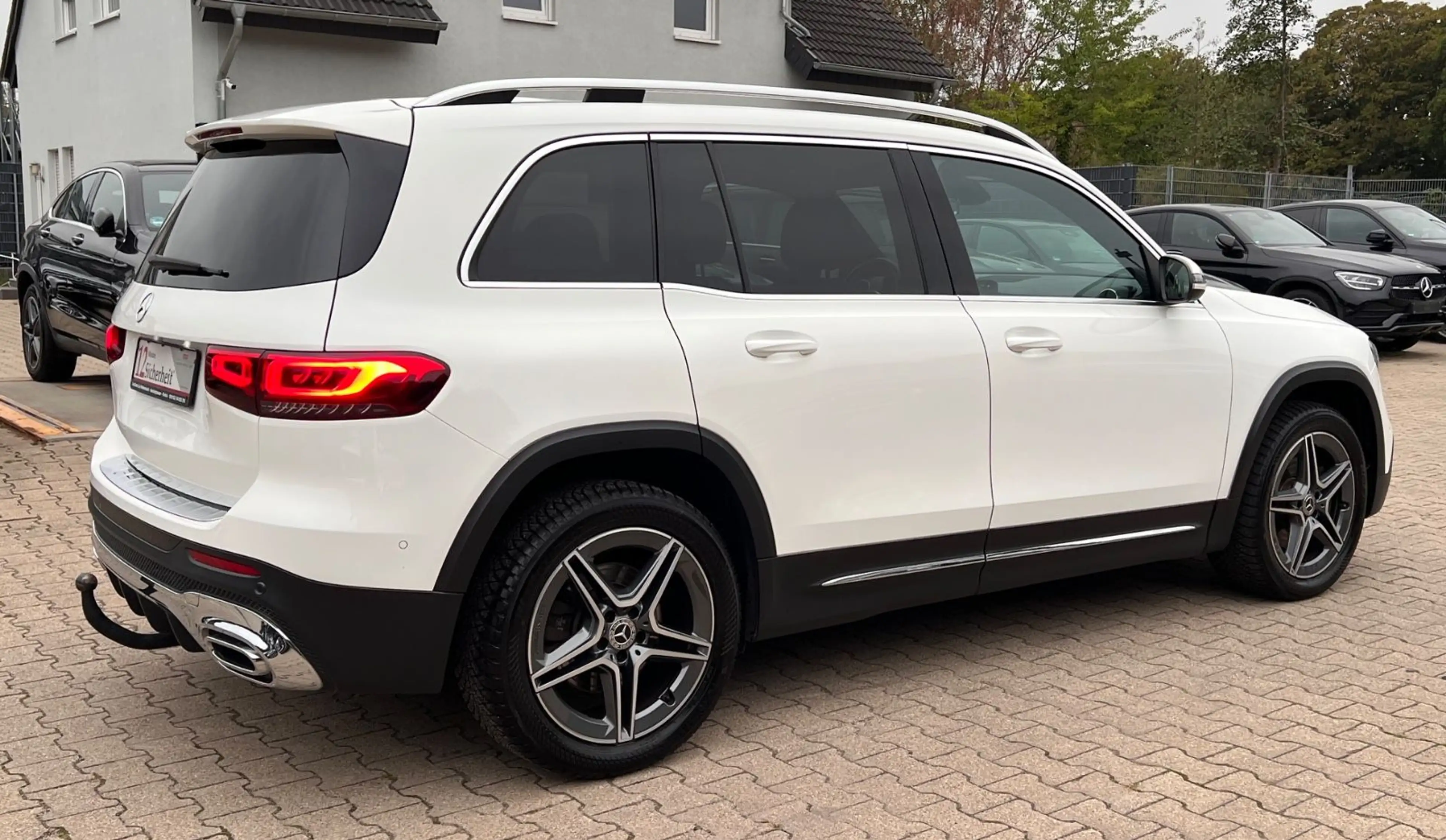 Mercedes-Benz GLB 200 d AMG LINE 8G-DCT-7*SITZER-LEDER-R.CAM- — photo 13