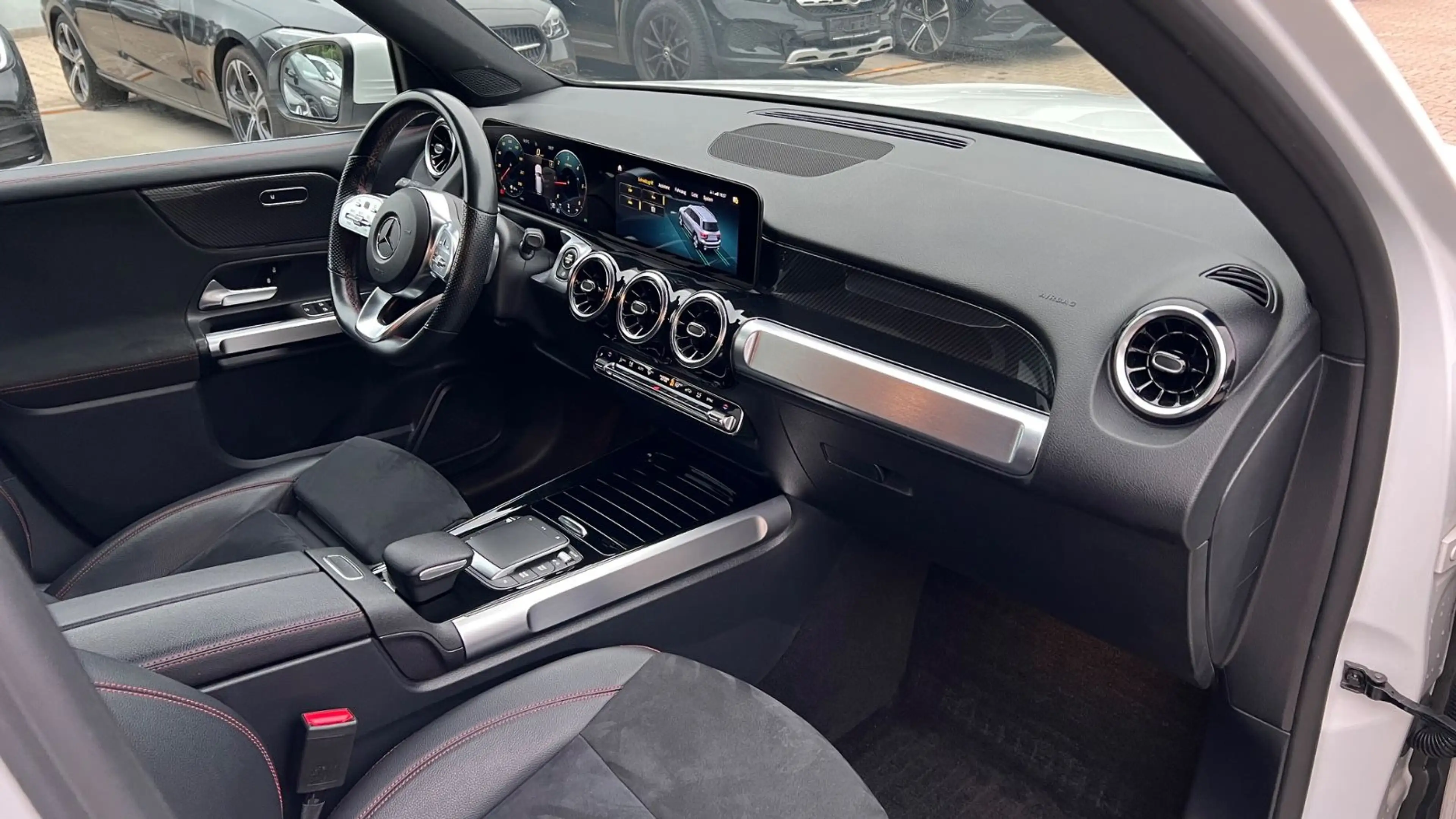 Mercedes-Benz GLB 200 d AMG LINE 8G-DCT-7*SITZER-LEDER-R.CAM- — photo 14