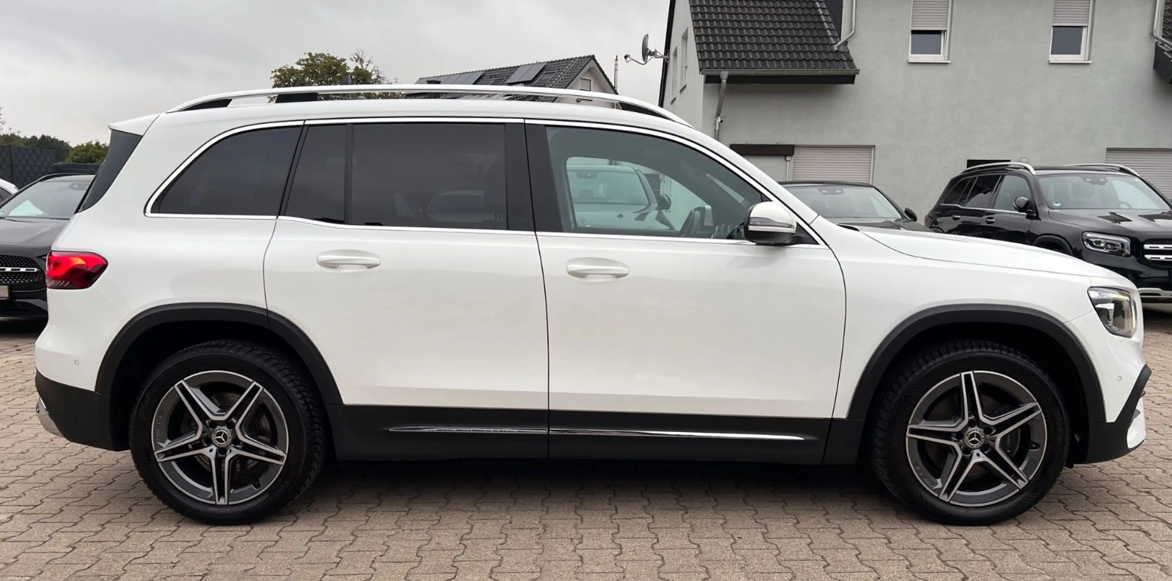 Mercedes-Benz GLB 200 d AMG LINE 8G-DCT-7*SITZER-LEDER-R.CAM- — photo 8