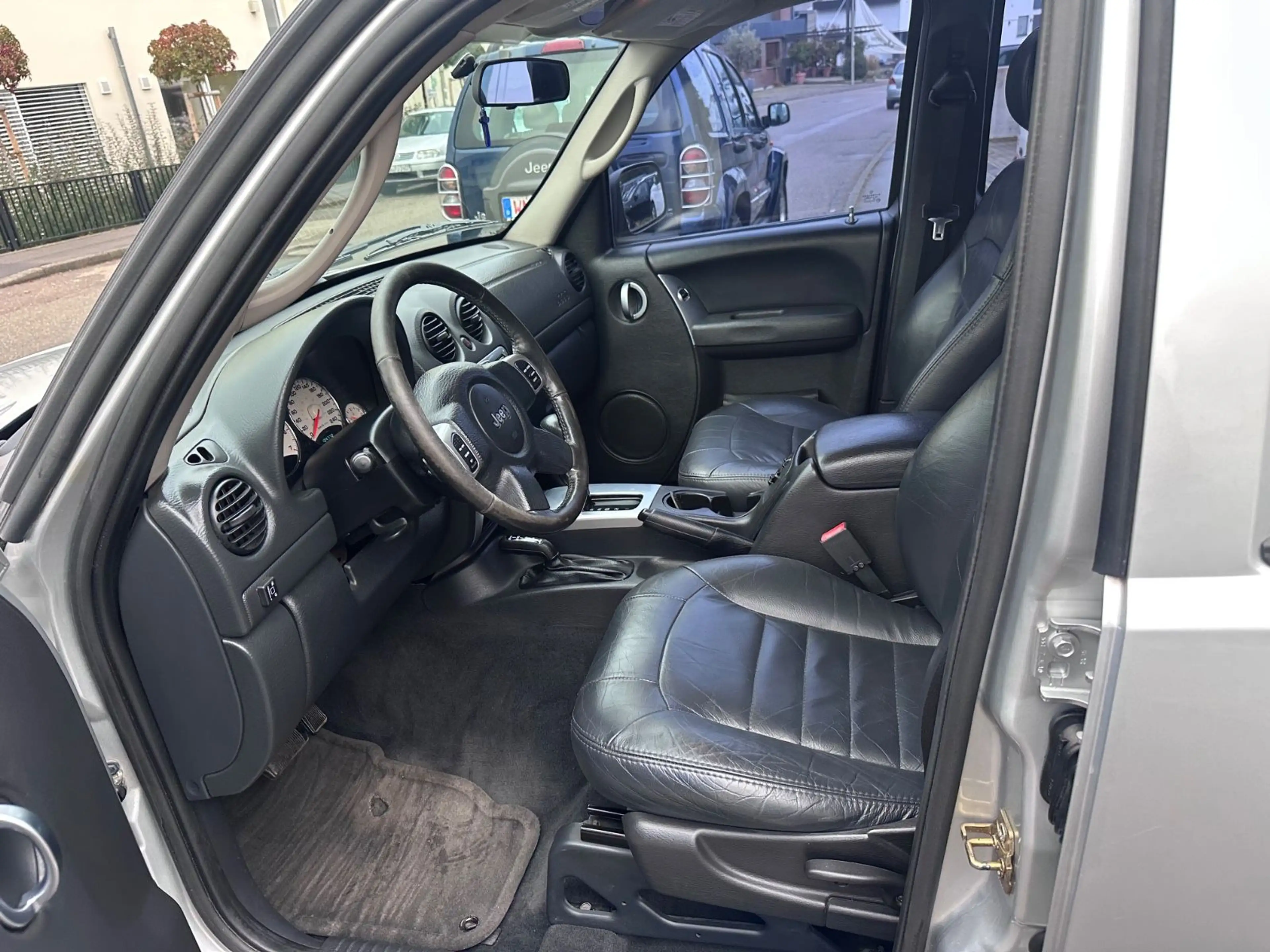 Jeep Cherokee Limited 3.7 Auto. — photo 13