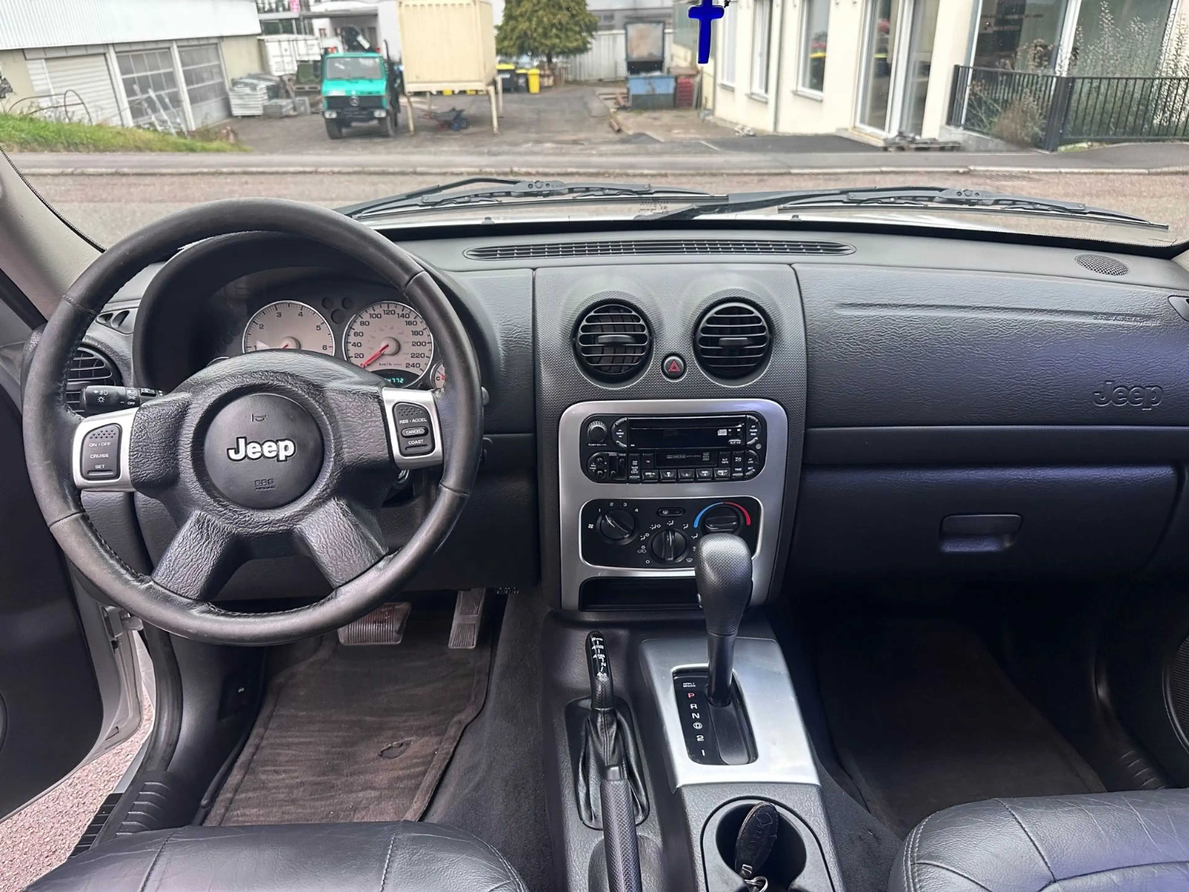 Jeep Cherokee Limited 3.7 Auto. — photo 12