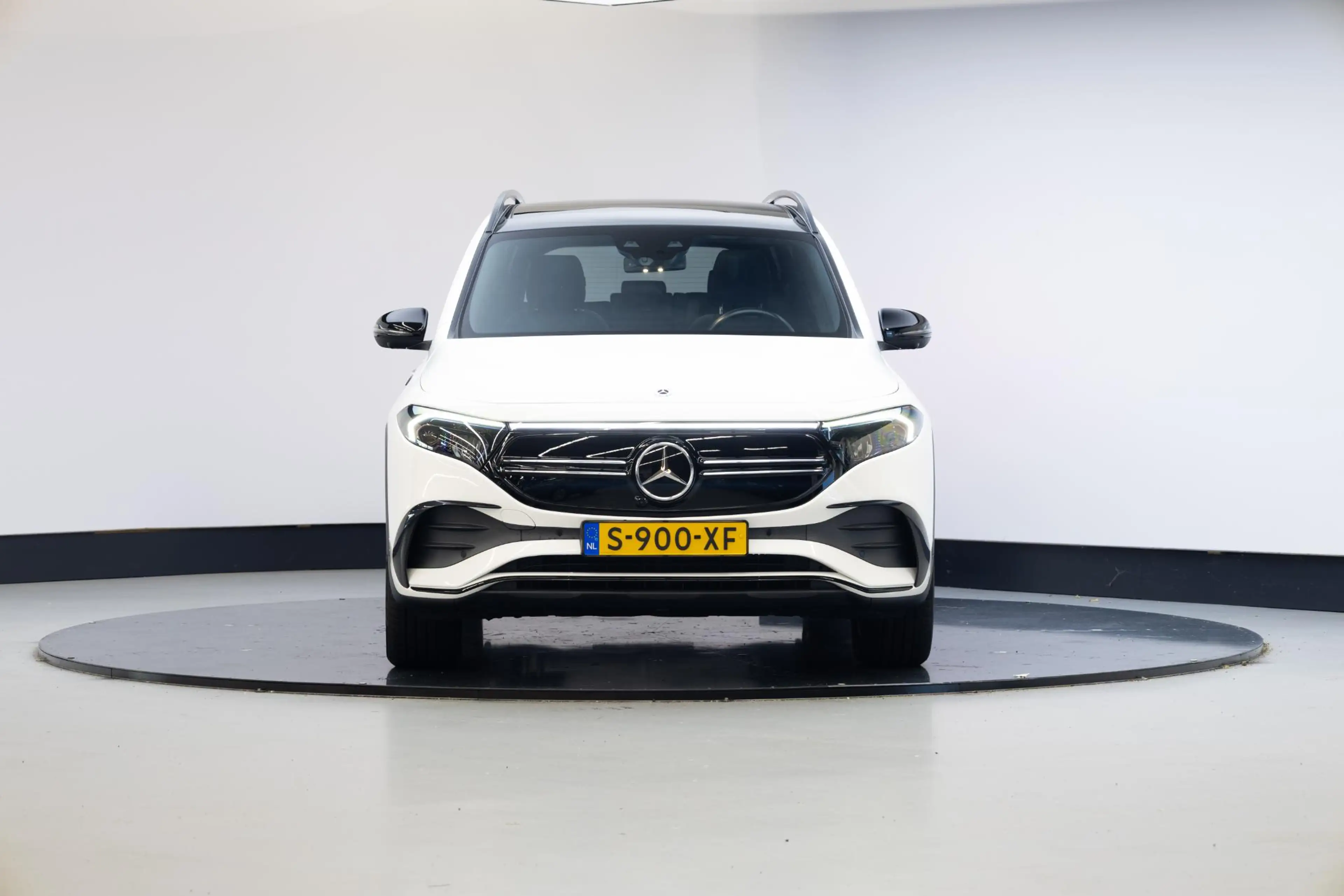 Mercedes-Benz EQB 300 4MATIC AMG Line 7p. 67 kWh | Night | Panoramadak | — photo 16