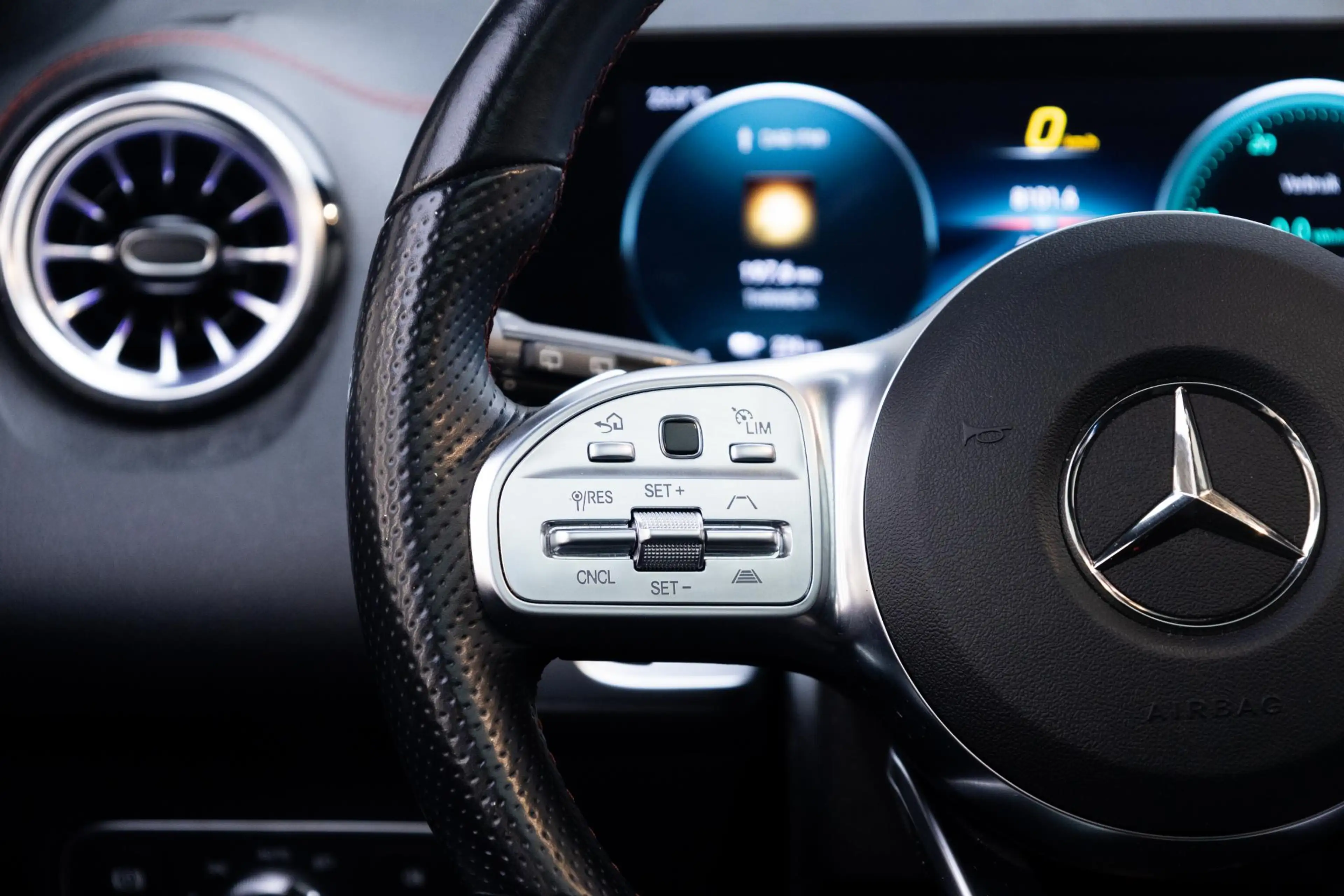 Mercedes-Benz EQB 300 4MATIC AMG Line 7p. 67 kWh | Night | Panoramadak | — photo 14