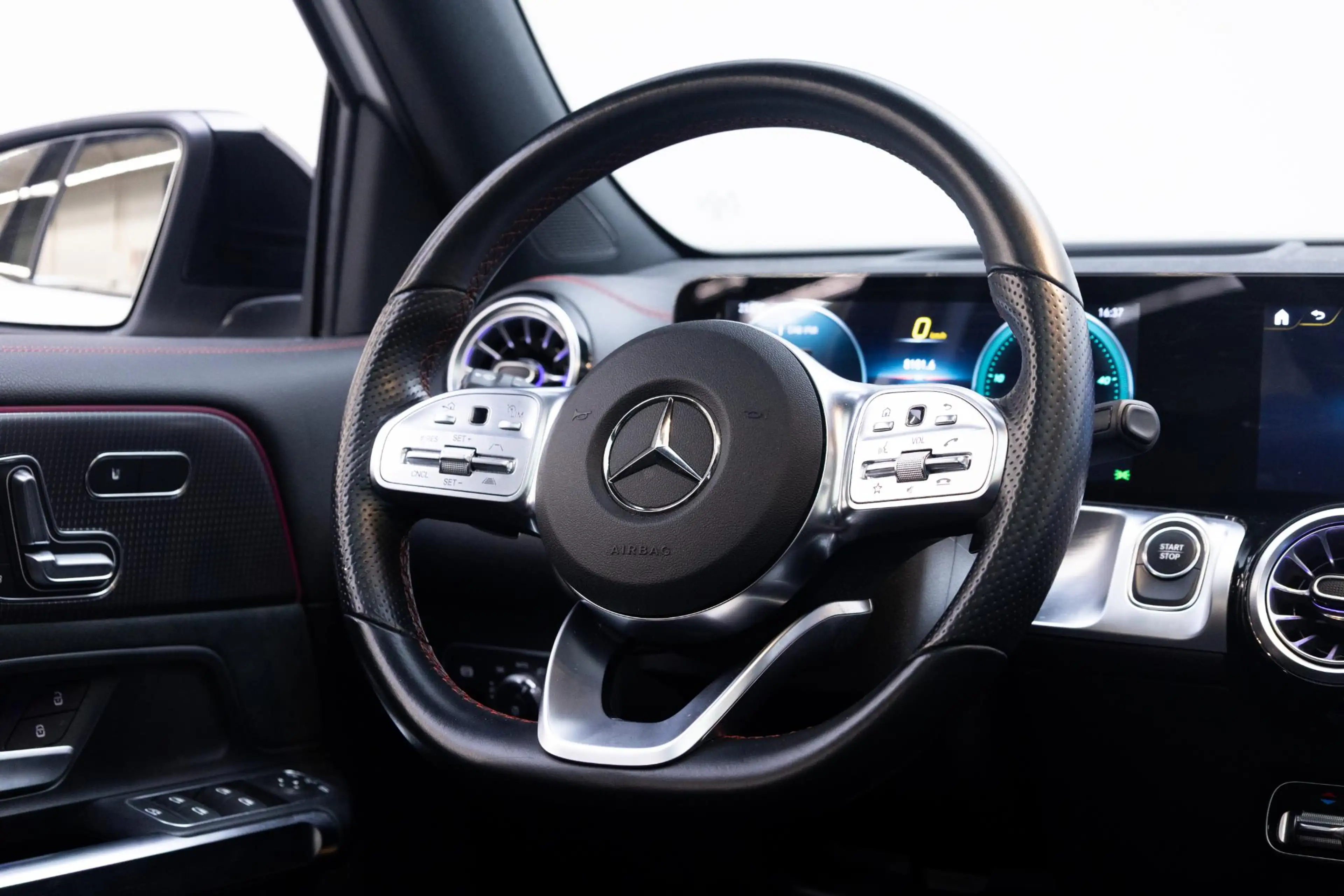 Mercedes-Benz EQB 300 4MATIC AMG Line 7p. 67 kWh | Night | Panoramadak | — photo 12