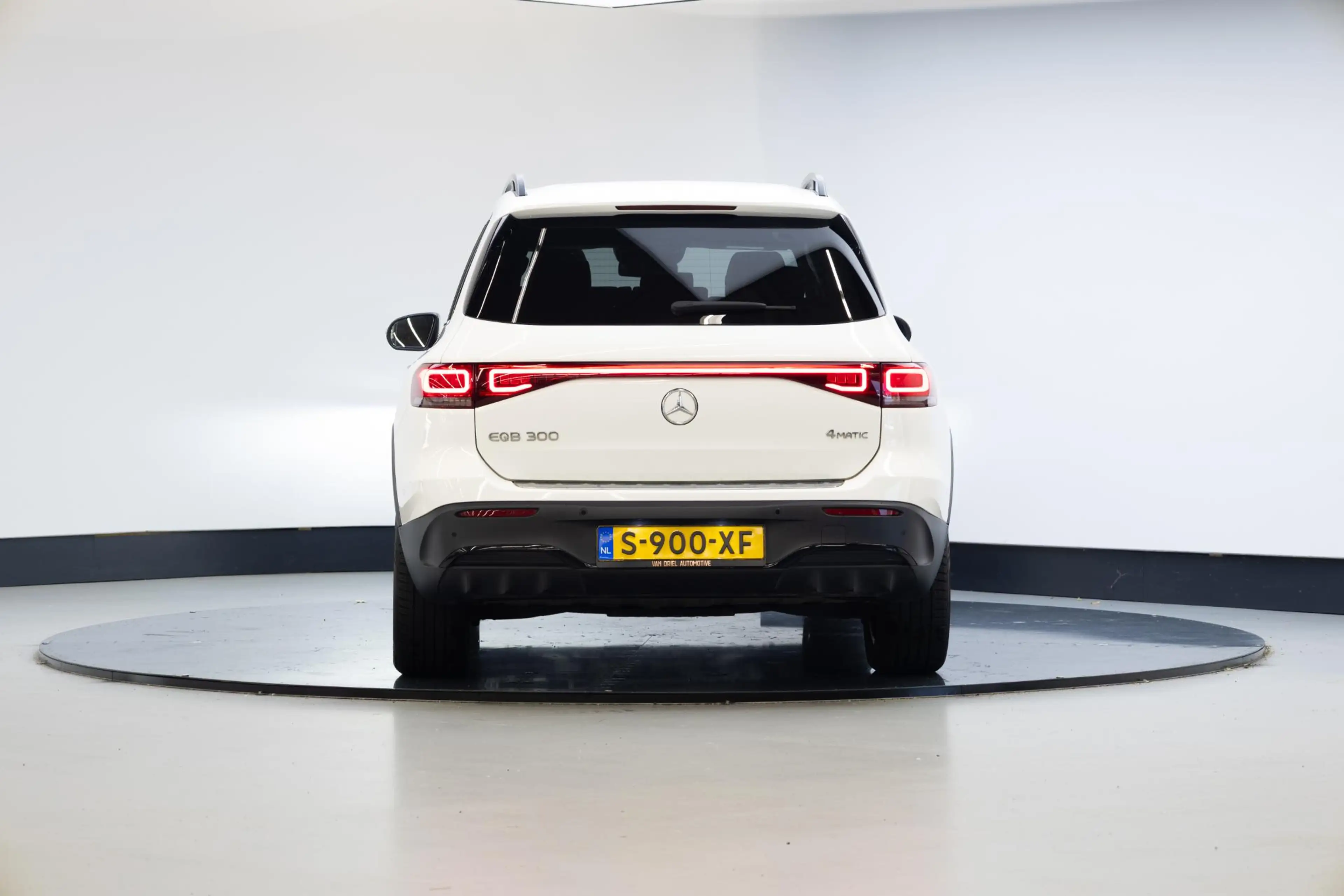 Mercedes-Benz EQB 300 4MATIC AMG Line 7p. 67 kWh | Night | Panoramadak | — photo 21