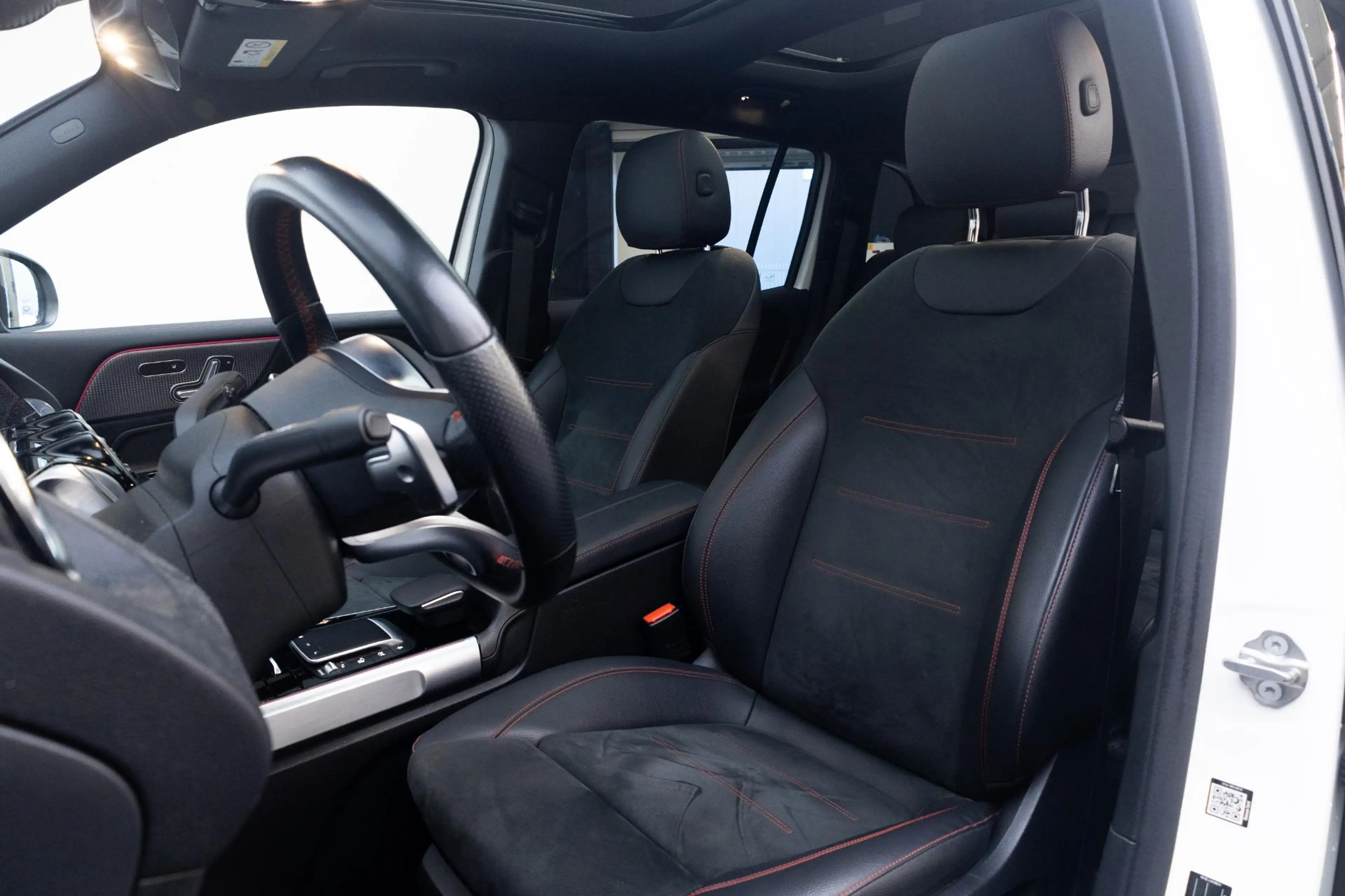 Mercedes-Benz EQB 300 4MATIC AMG Line 7p. 67 kWh | Night | Panoramadak | — photo 4