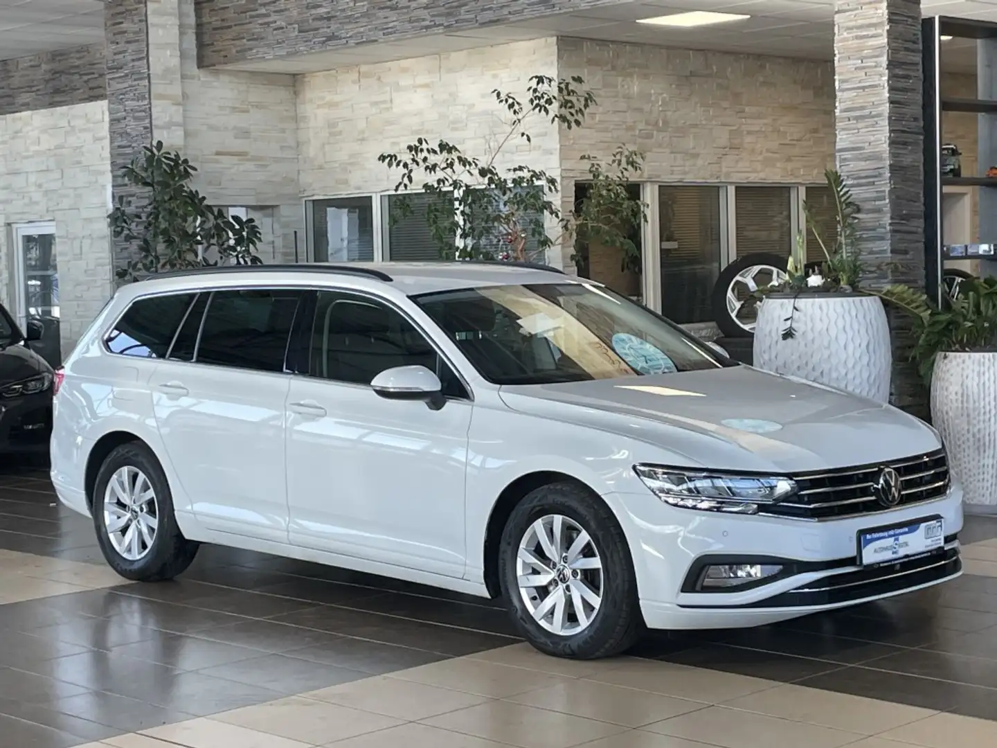 Volkswagen Passat Business ACC AHK LED Navi R.Cam PDC SHZ Білий - 1