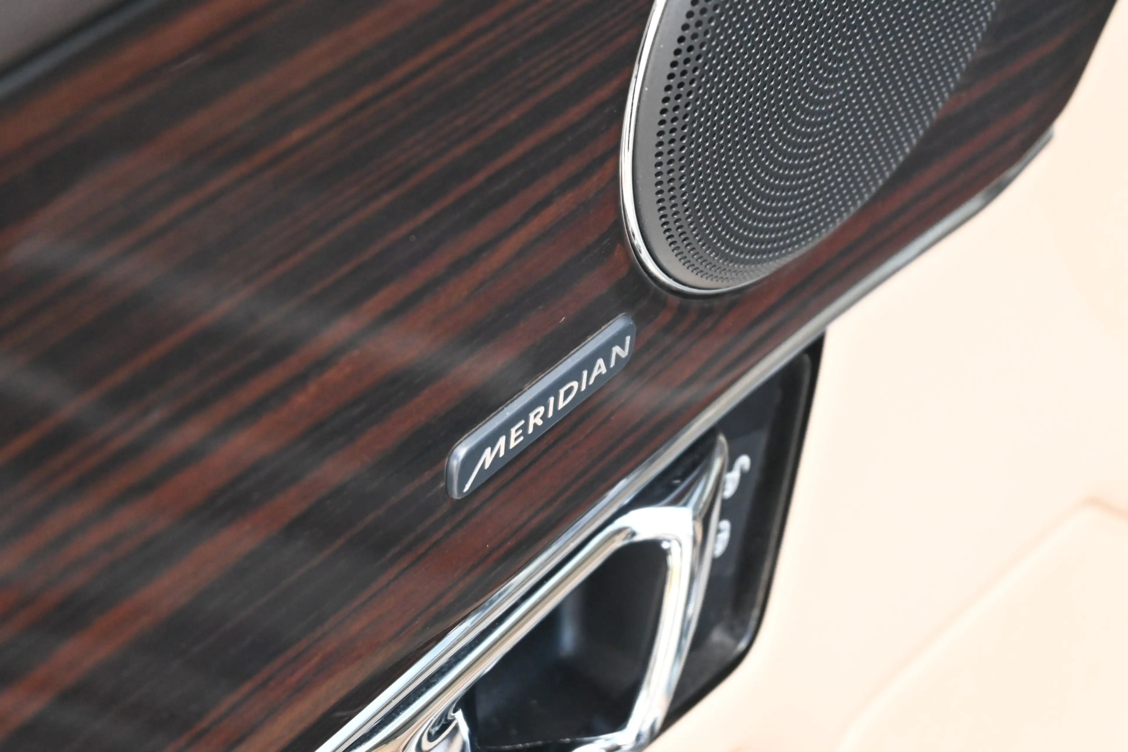 Jaguar XJ 3.0 D Premium Luxury — photo 23