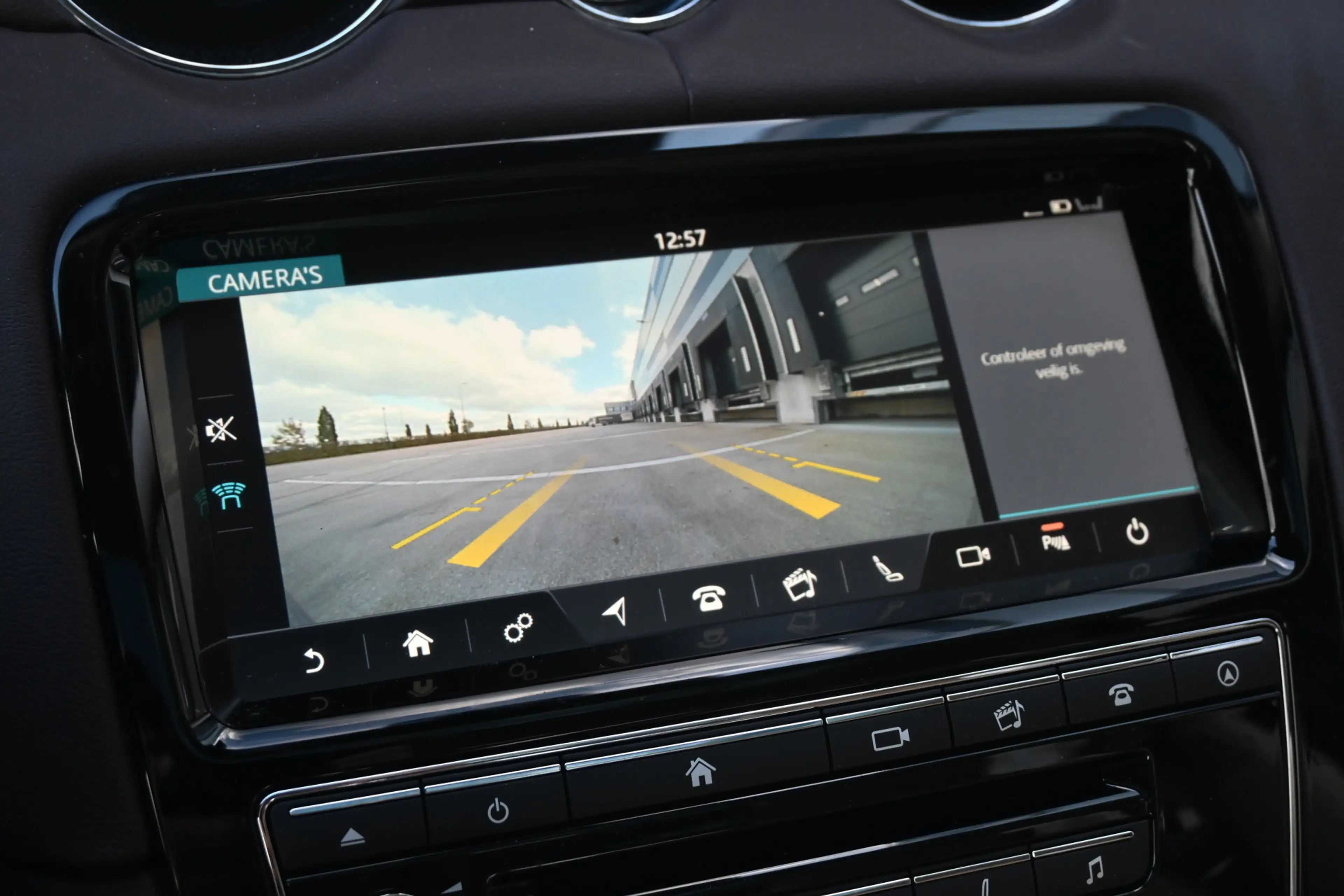 Jaguar XJ 3.0 D Premium Luxury — photo 34