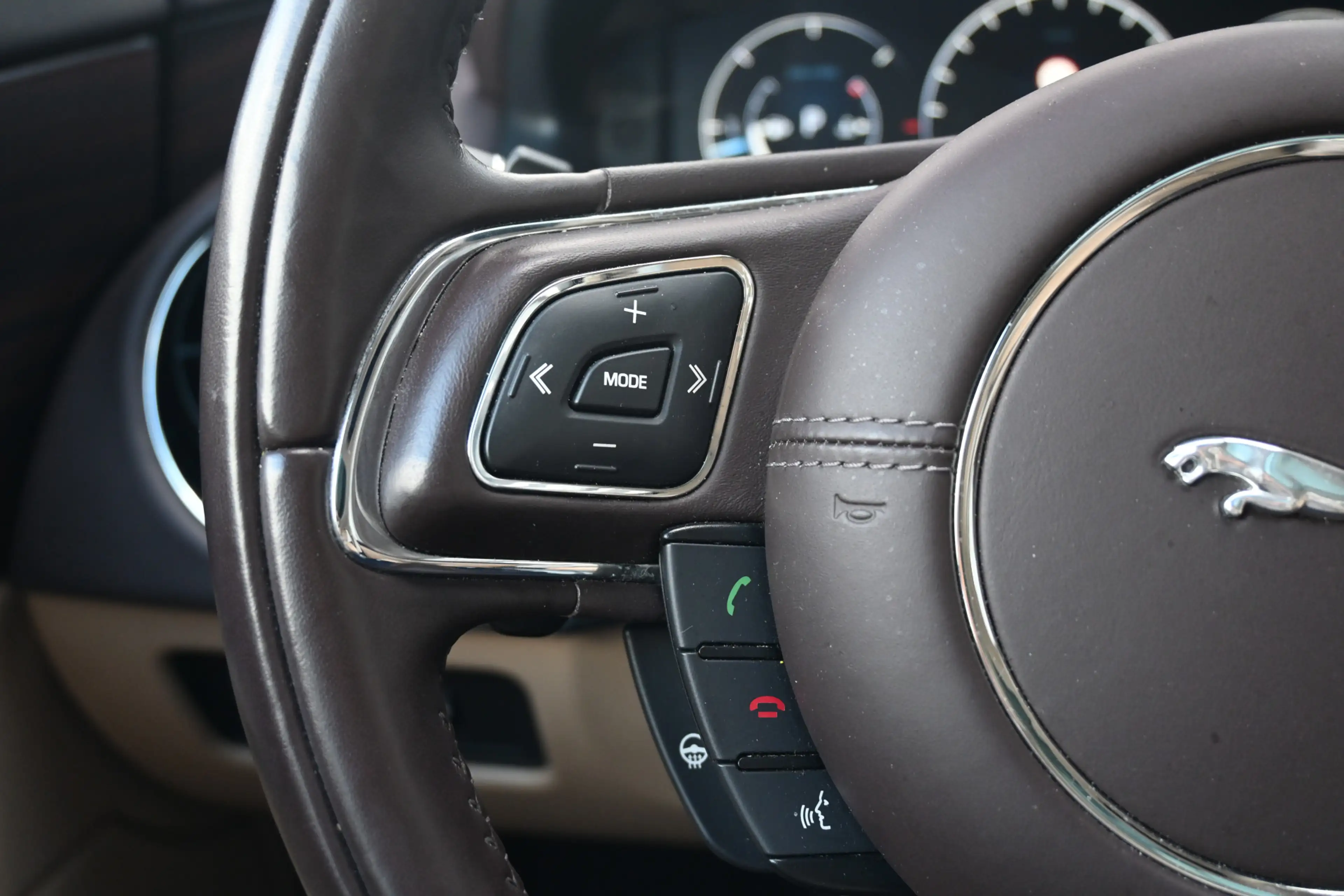 Jaguar XJ 3.0 D Premium Luxury — photo 20
