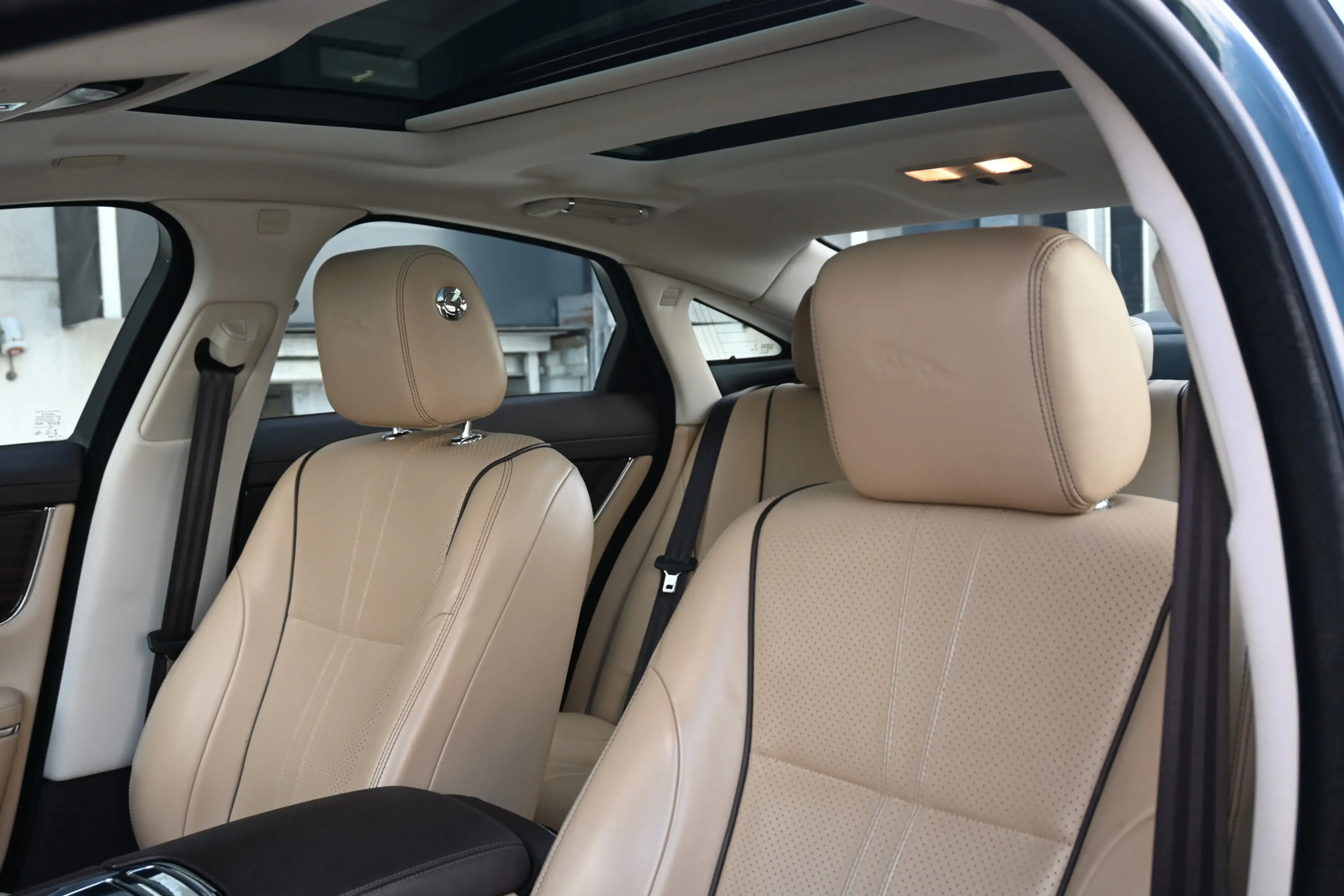 Jaguar XJ 3.0 D Premium Luxury — photo 36
