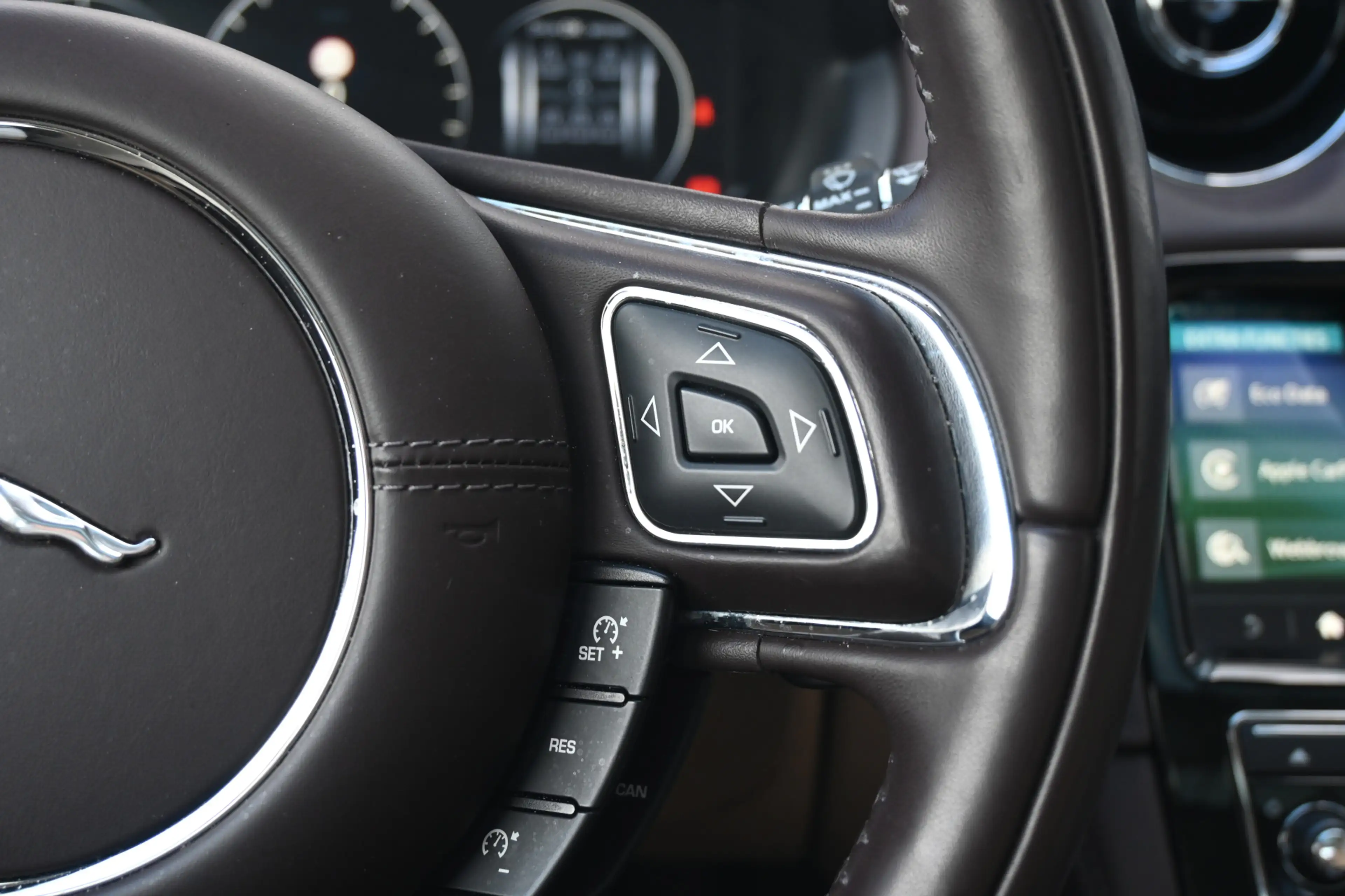 Jaguar XJ 3.0 D Premium Luxury — photo 21