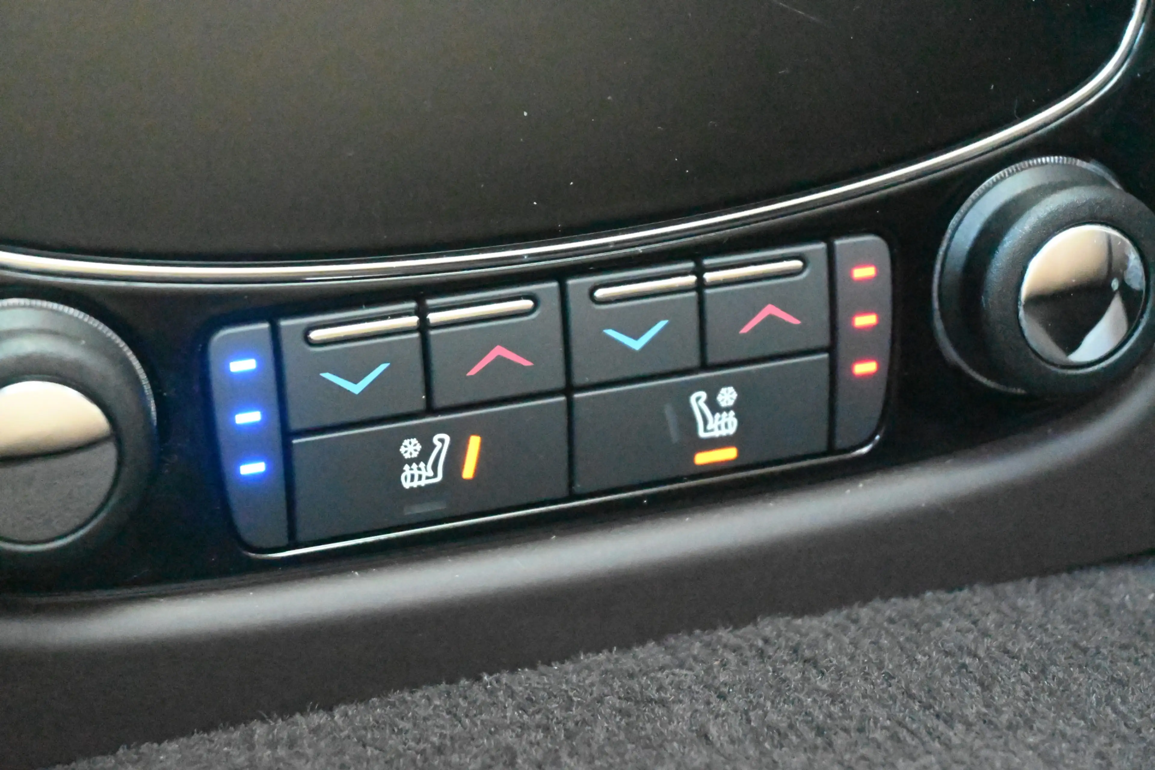Jaguar XJ 3.0 D Premium Luxury — photo 25