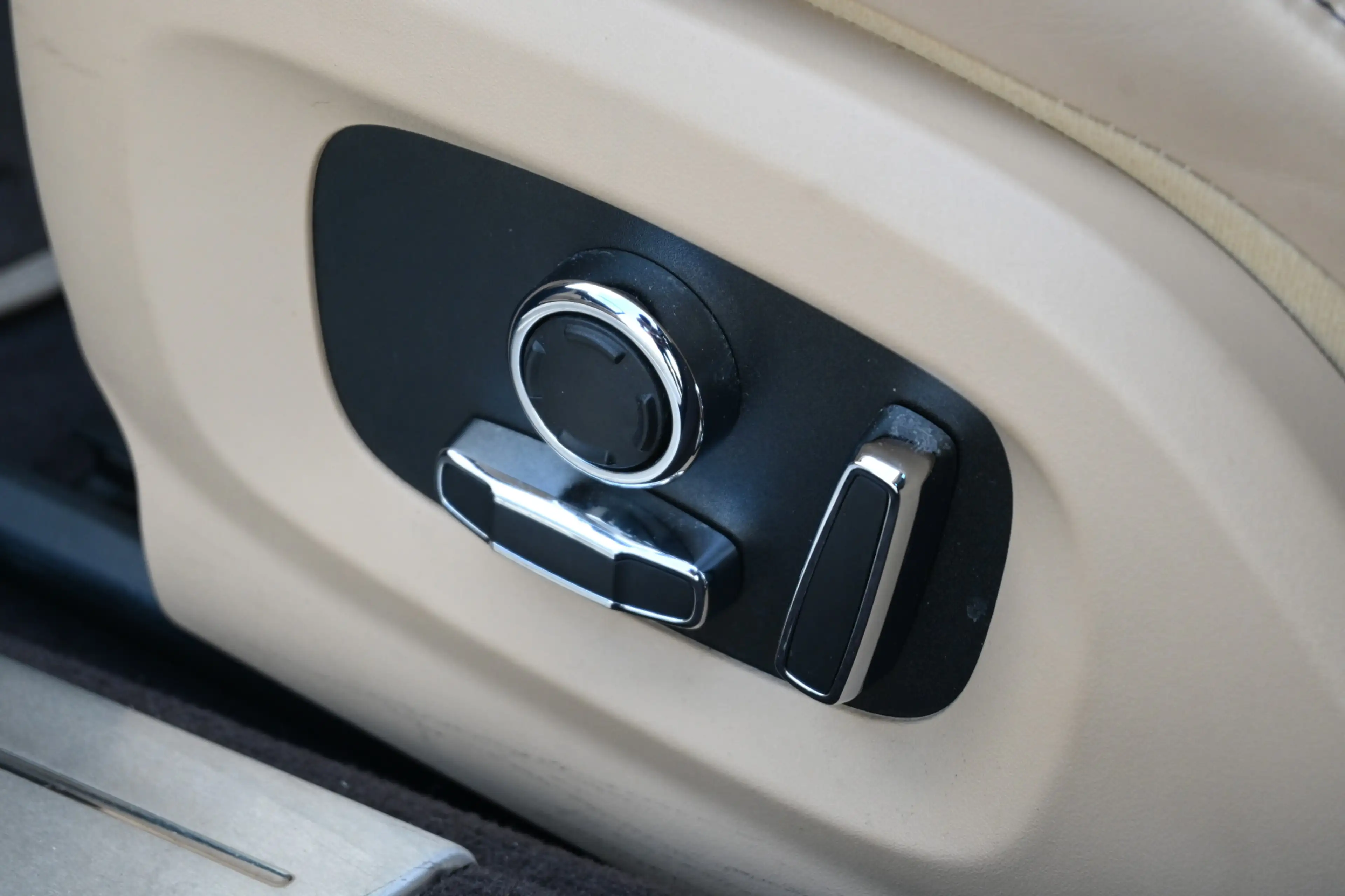 Jaguar XJ 3.0 D Premium Luxury — photo 24