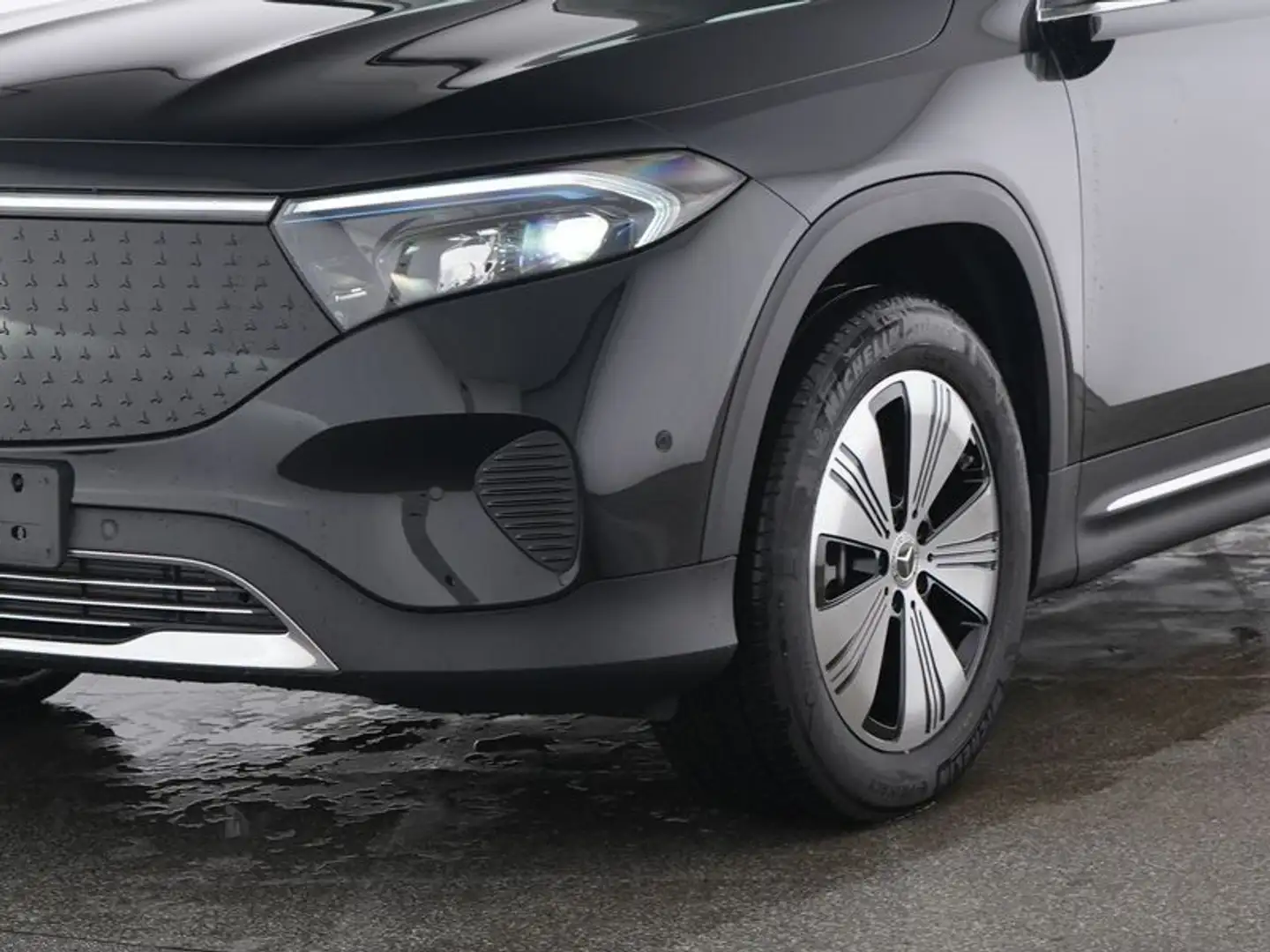 Mercedes-Benz EQB 300 4M Progressive-Advanced/LED/Kamera/MBUX Schwarz - 2