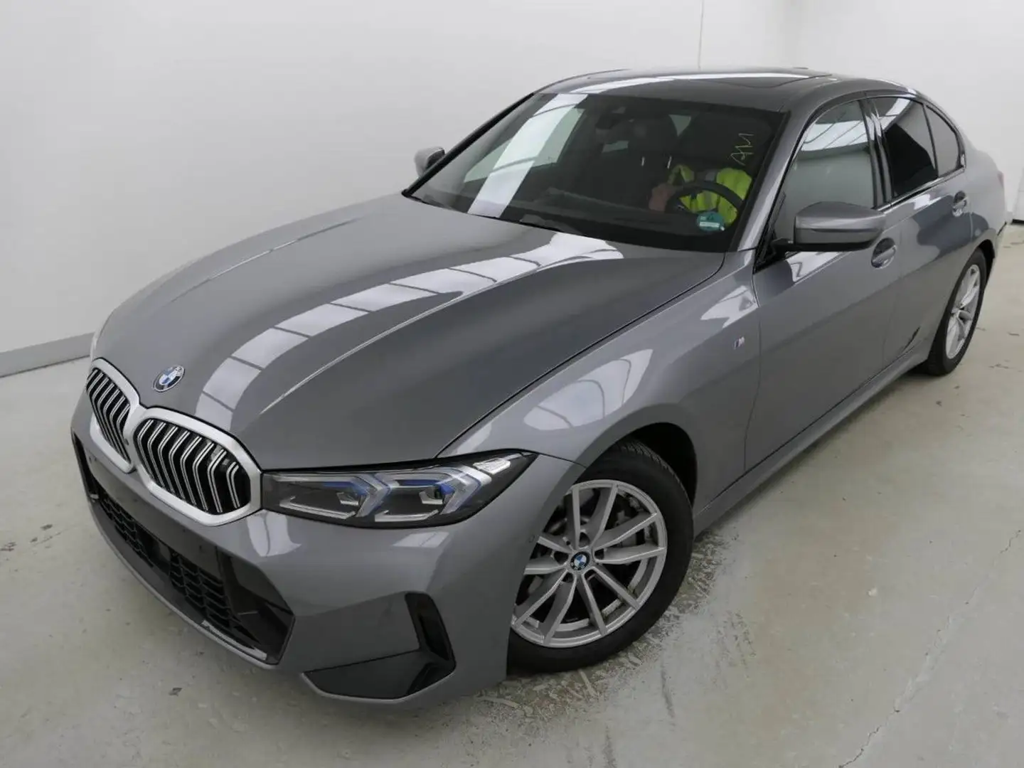 BMW 330 i xDr.M Sport Leder HUD ACC GlasD.LiveP.360° Grau - 2