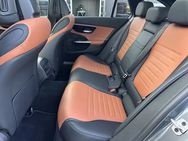 Mercedes-Benz 220 view 11