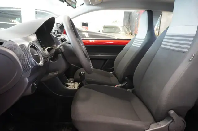 Volkswagen up! view 8