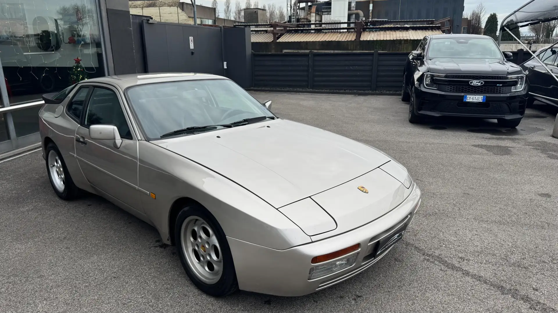 Porsche 944 2.5 Turbo Grau - 2