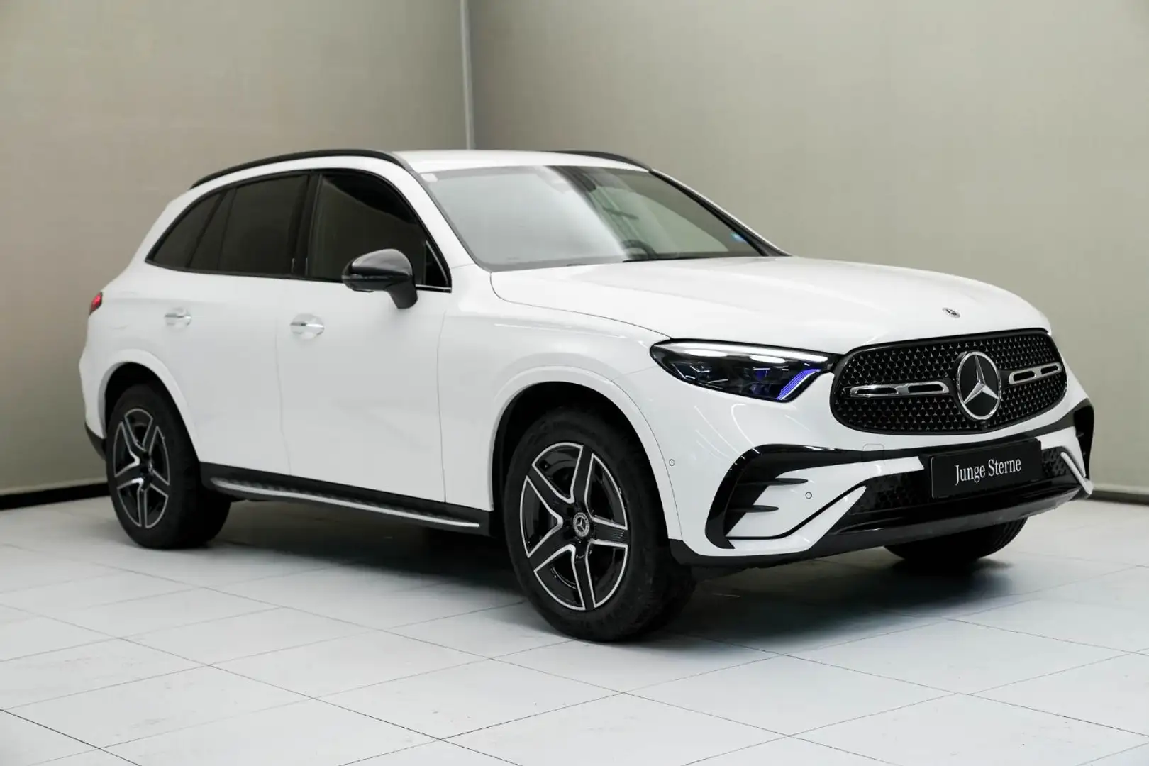 Mercedes-Benz GLC 300 de 4MATIC mit EQ Hybrid Technologie Österreich-Edi Weiß - 2