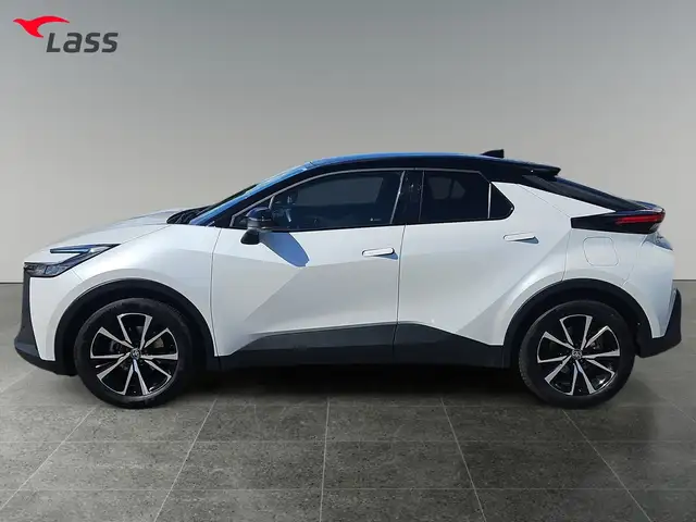 Toyota C-HR view 3