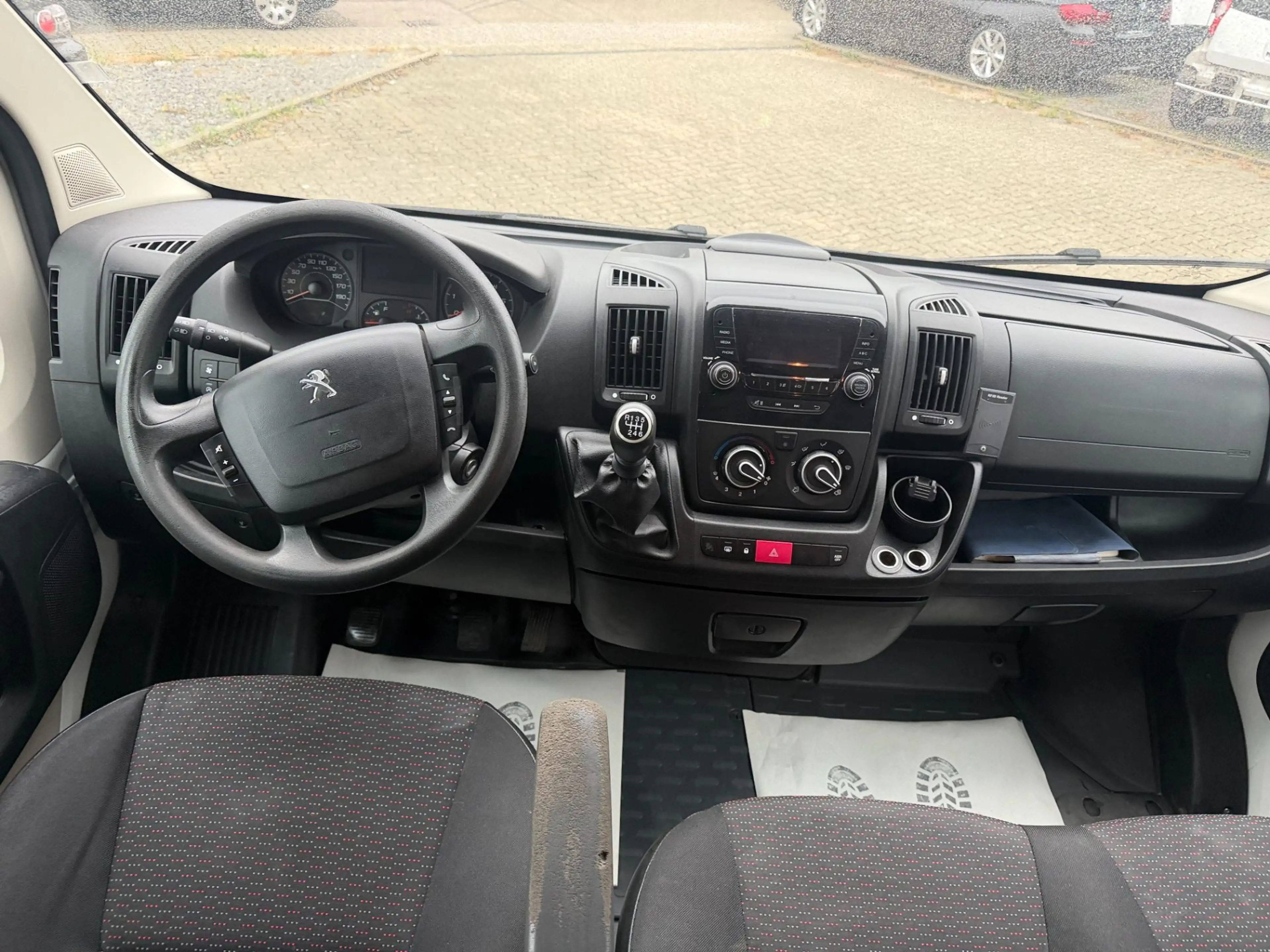 Peugeot Boxer Luxusbus 3000 L1H1 2,0 BlueHDi — photo 12