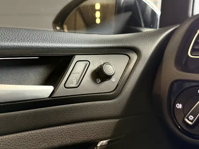Volkswagen Golf view 21